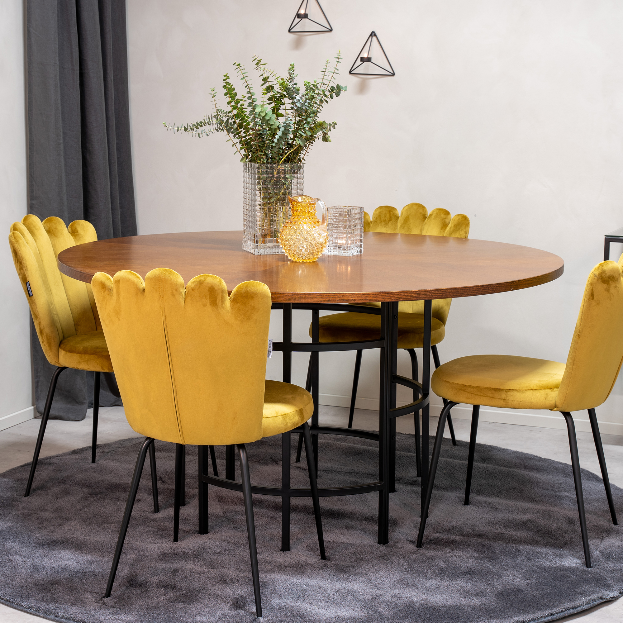 Spisegruppe Venture Home Copenhagen med 4 Limhamn Light Gull Stoler