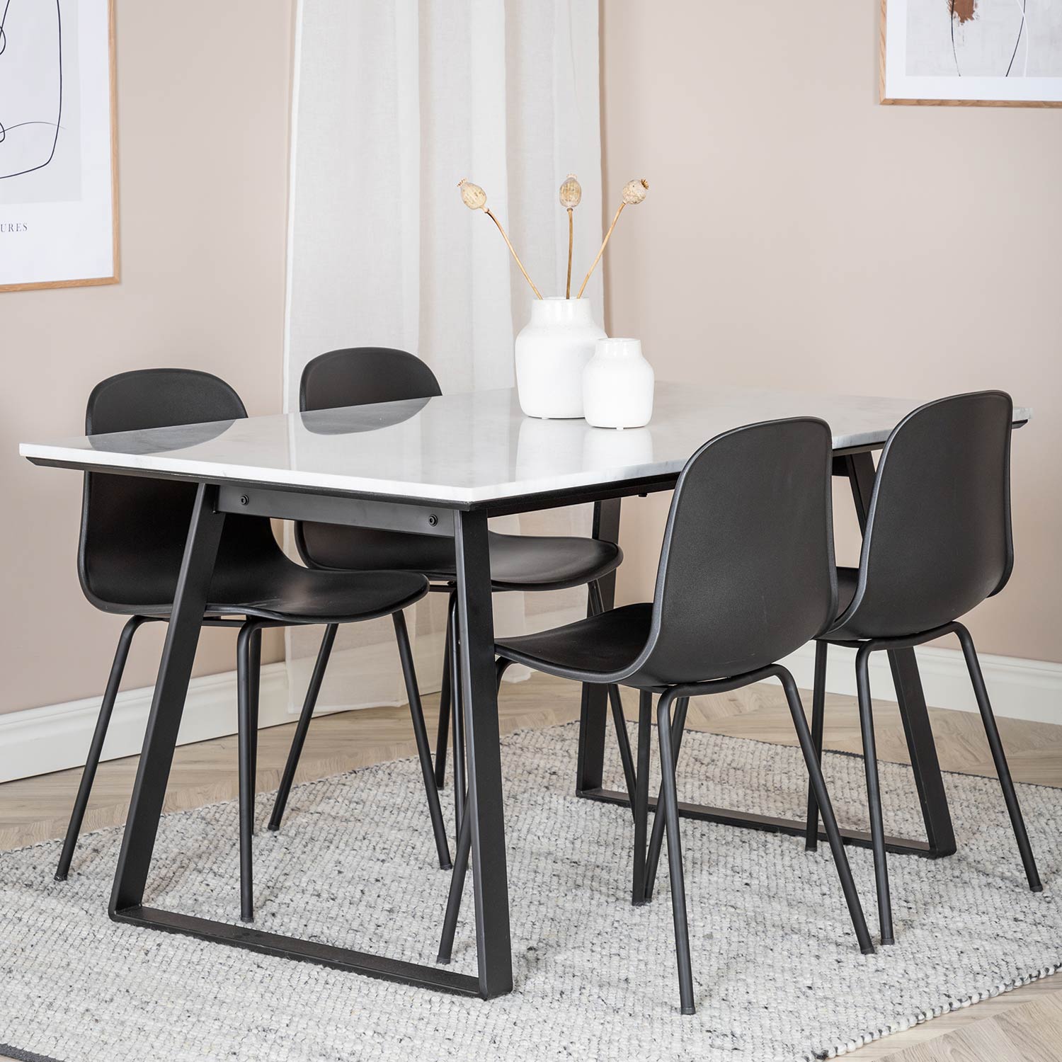 Spisegruppe Venture Home Estelle 140 med 4 Ardi Stoler