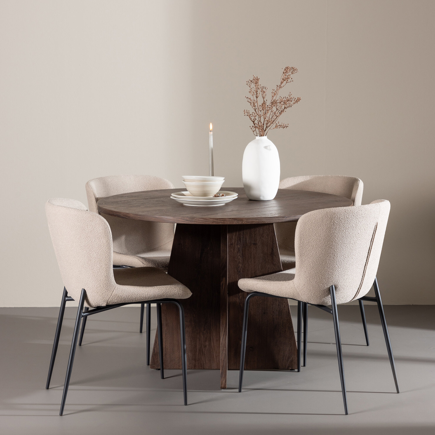 Spisegruppe Venture Home Bootcut Ø110 med 4 stk Modesto Stoler