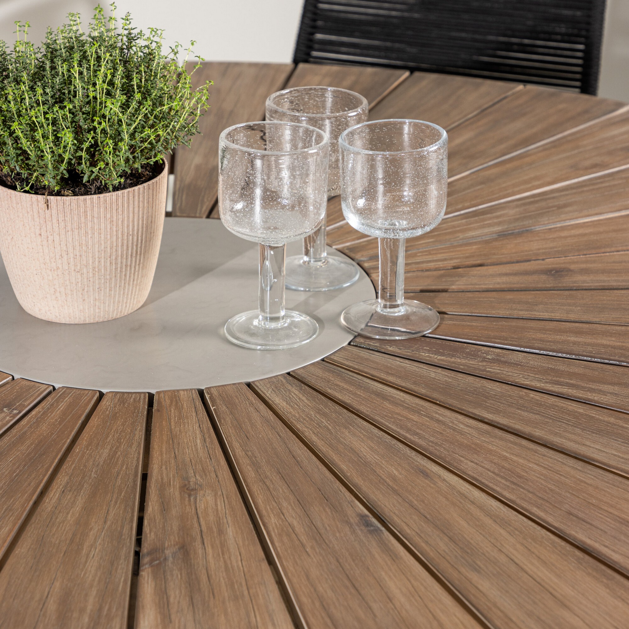 Hagegruppe Venture Home Rosario med 6 Lindos Lenestoler