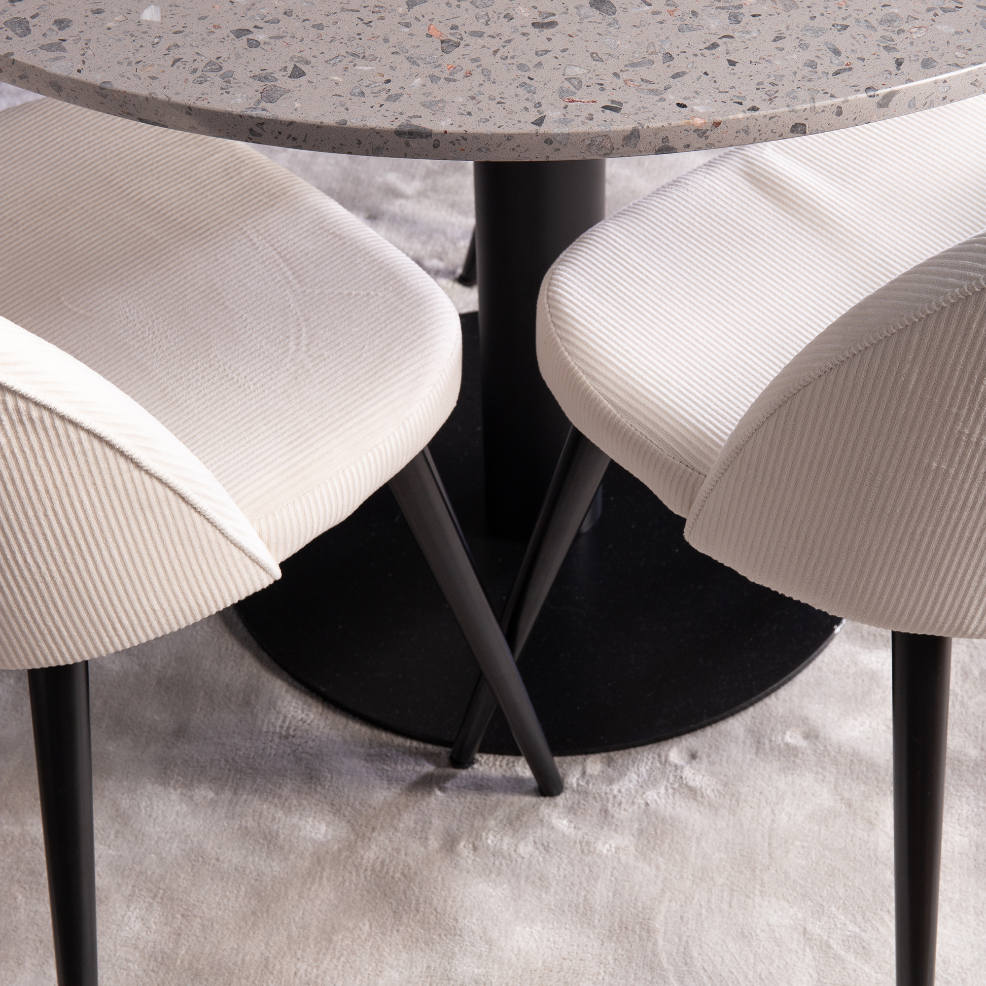 Spisegruppe Venture Home Roxanna med 4 Valentina Stoler Manchester