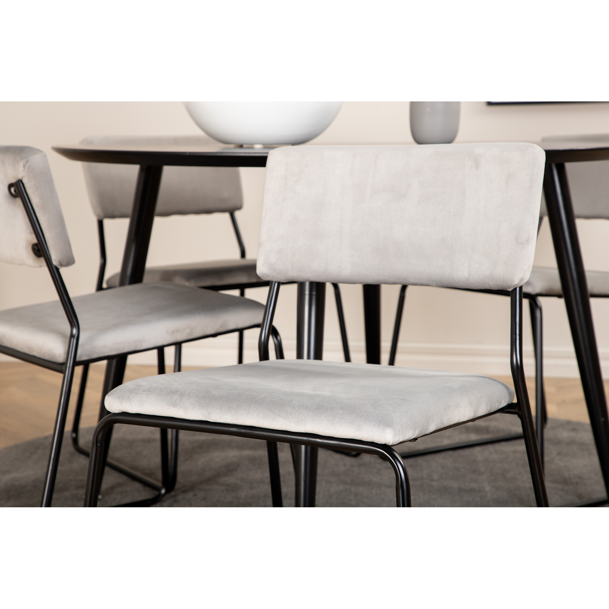 Spisegruppe Venture Home Dipp Ø115 cm med 4 Kenth Stoler