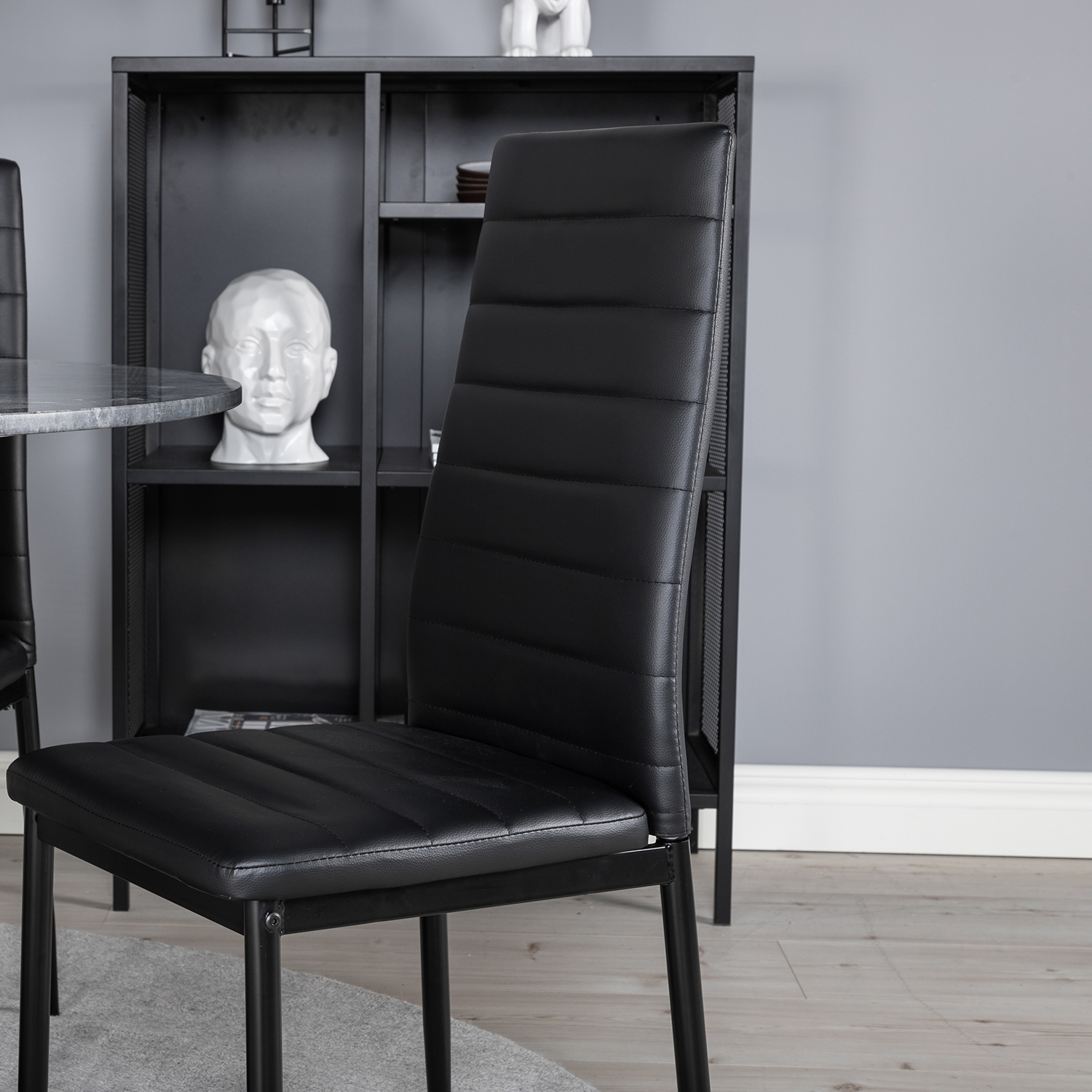 Spisegruppe Venture Home Estelle med 4 Sly Stoler Kunstlær