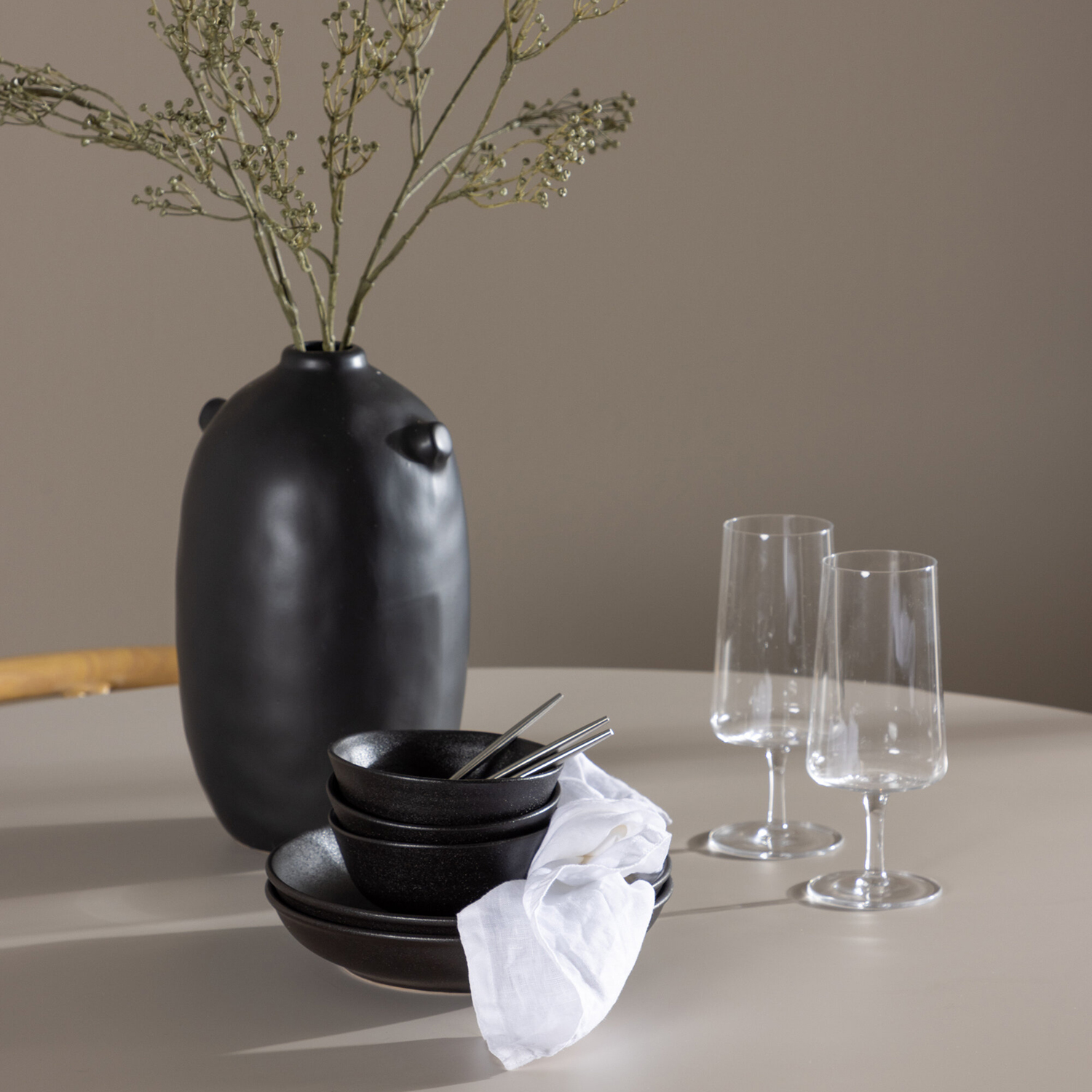 Spisegruppe Venture Home Olivia Ø110 med 4 stk Alfons Stoler