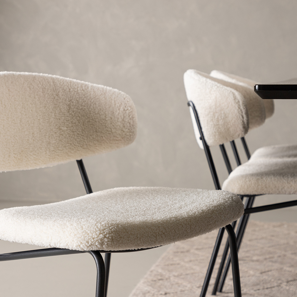 Spisegruppe Venture Home Vail med 6 Chico Stoler