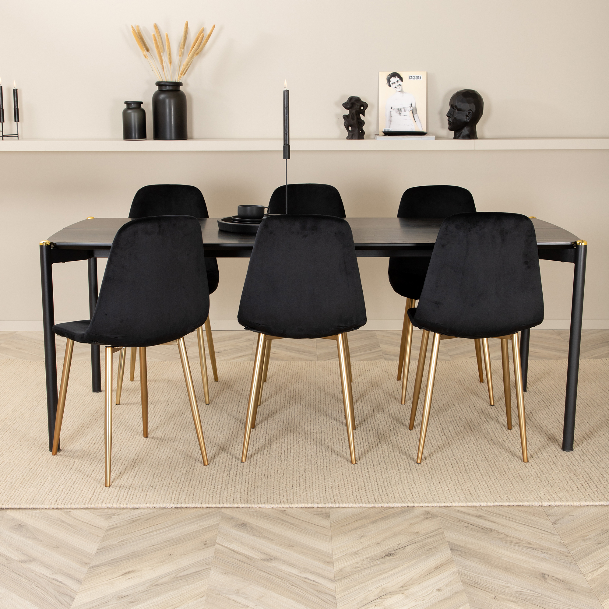 Spisegruppe Venture Home Paris med 6 Pobbie Stoler Messing