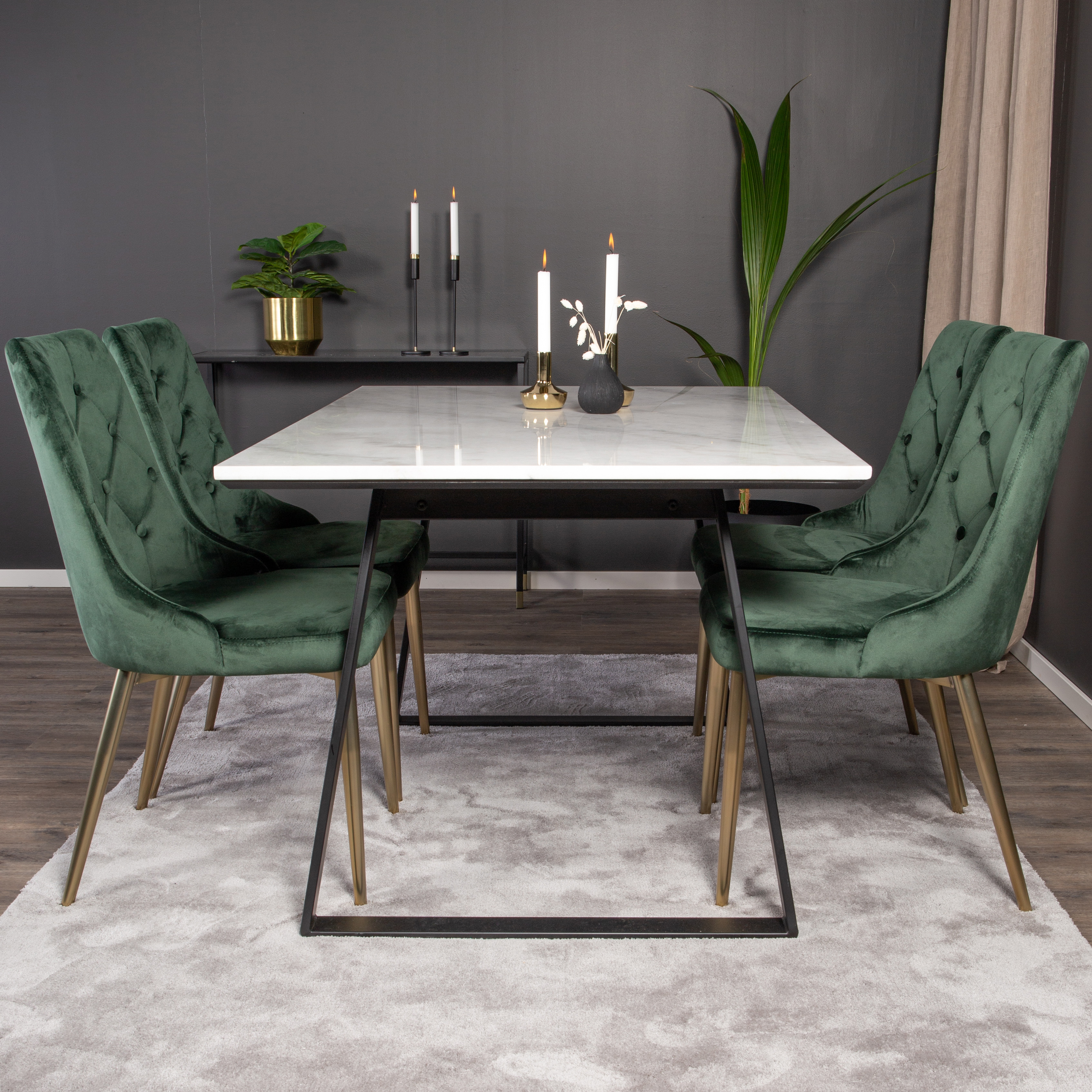 Spisegruppe Venture Home Estelle 140 med 4 Vera Stoler Fløyel/Messing