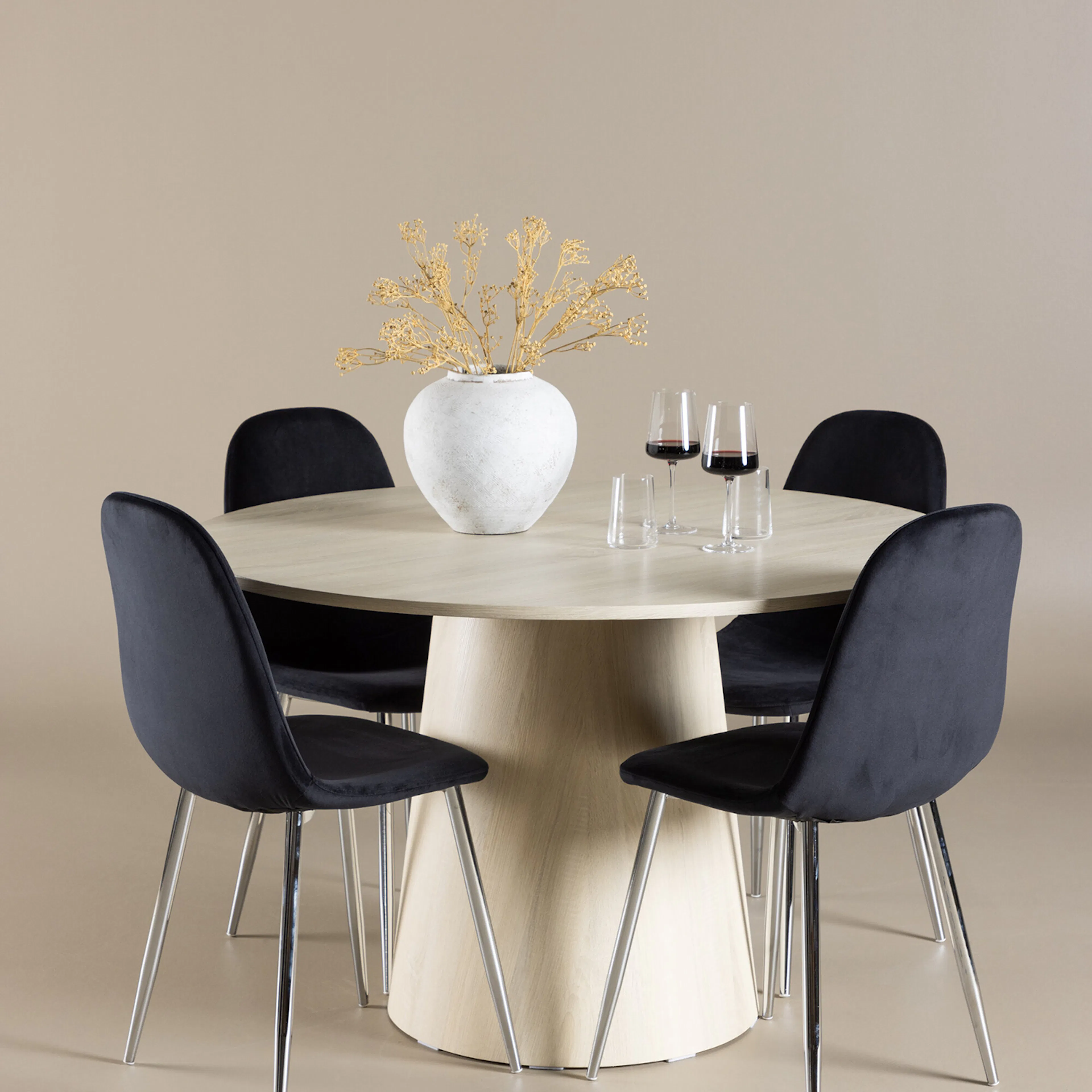 Lanzo Dining Table with Polar Dining Chair Farge: Hvitvaske/Sort, Bein: Stål