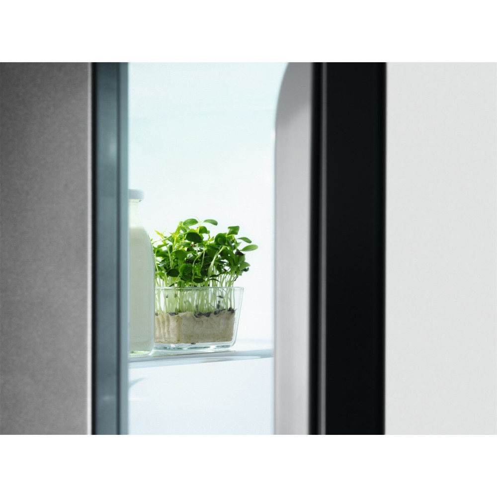 Kjøl/FrysPakke Electrolux ERC9MEW + EUE9NEW med Multiflow-belysning