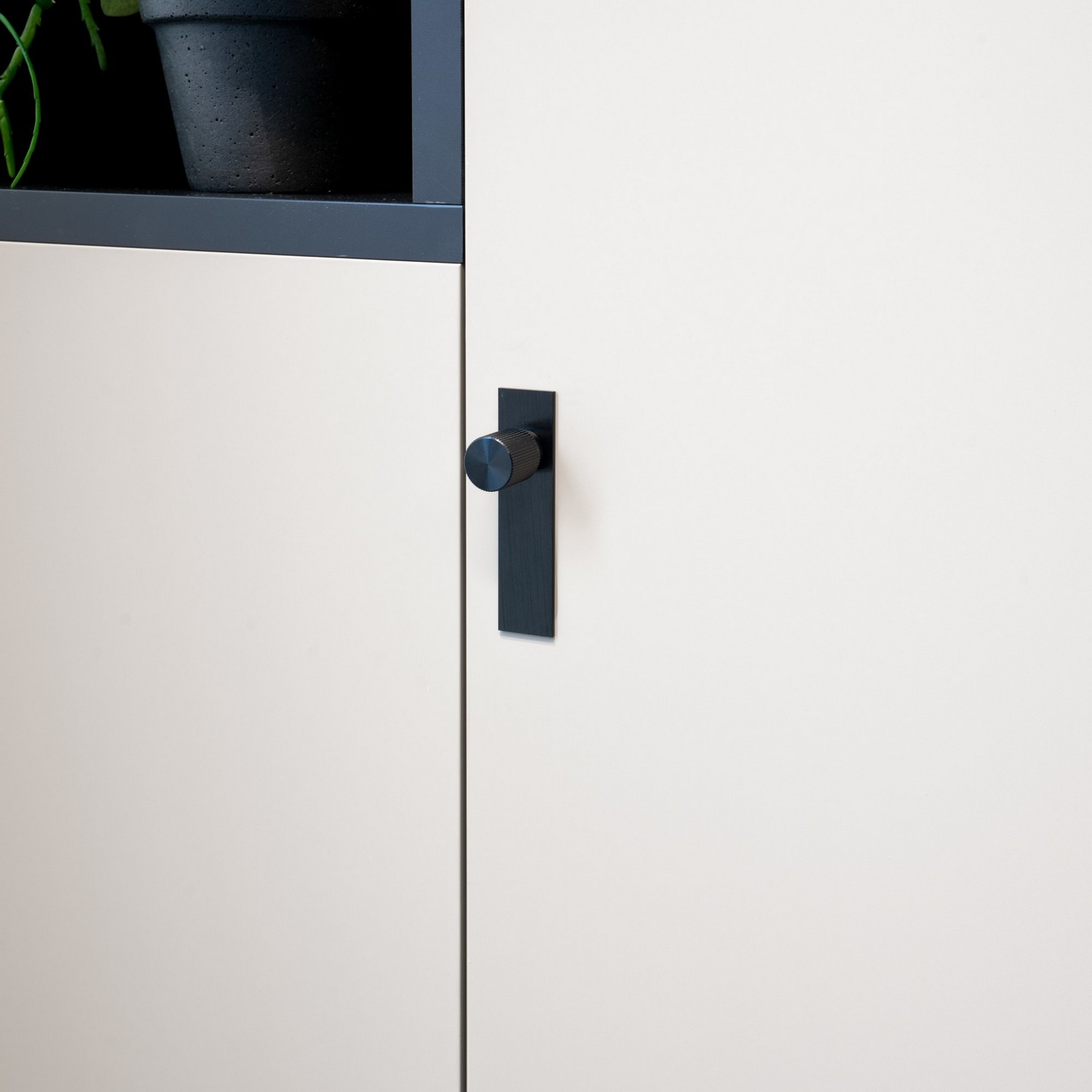 Knott Beslag Design Arpa med Bakplate Ø22 mm