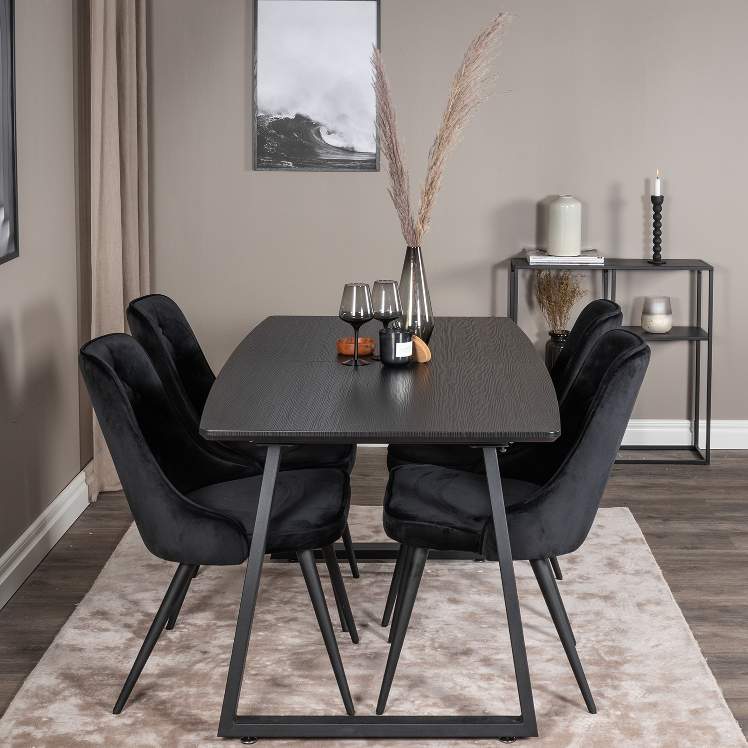 Spisegruppe Venture Home Ina med 4 Vera Stoler Fløyel