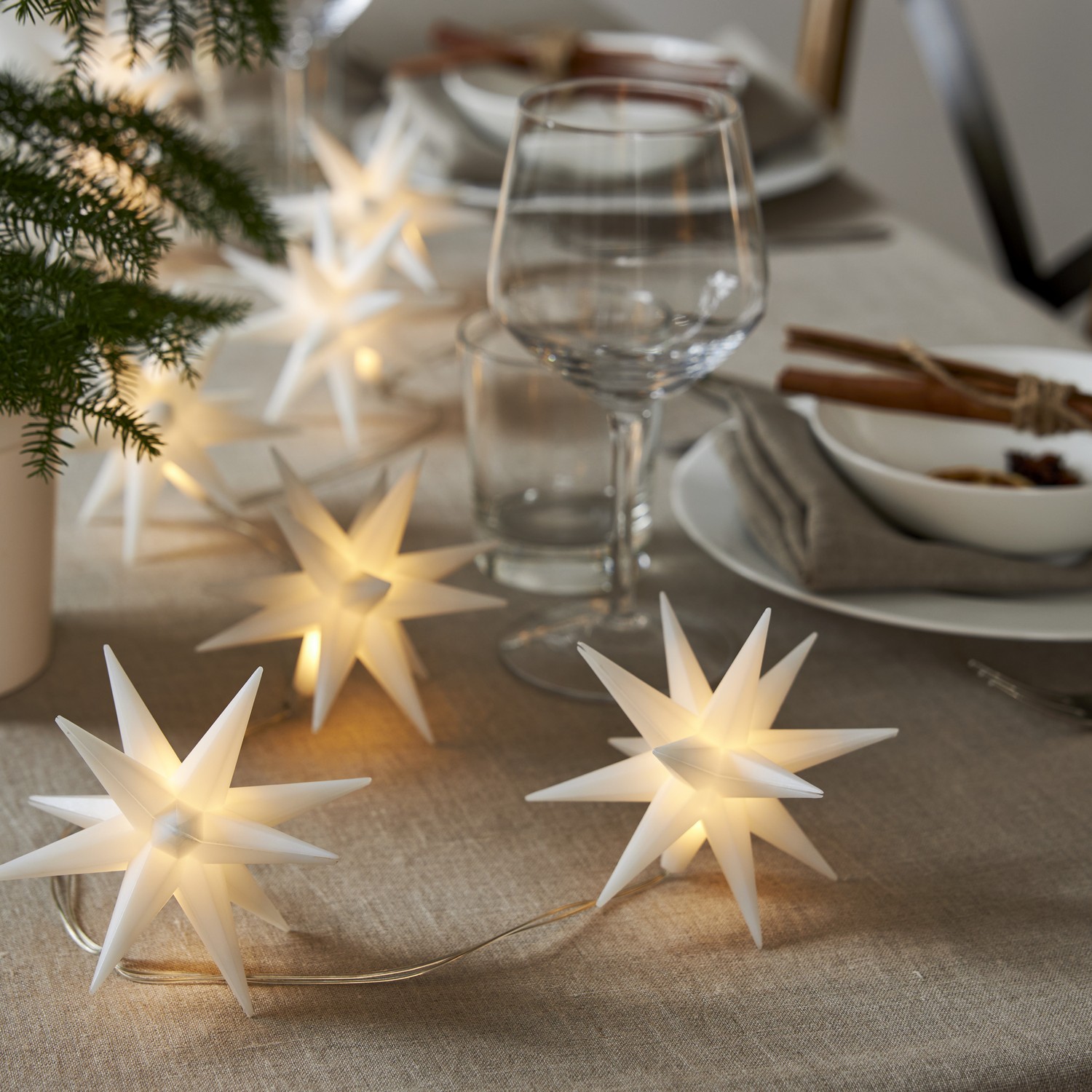 Lyslenke Star Trading Desember