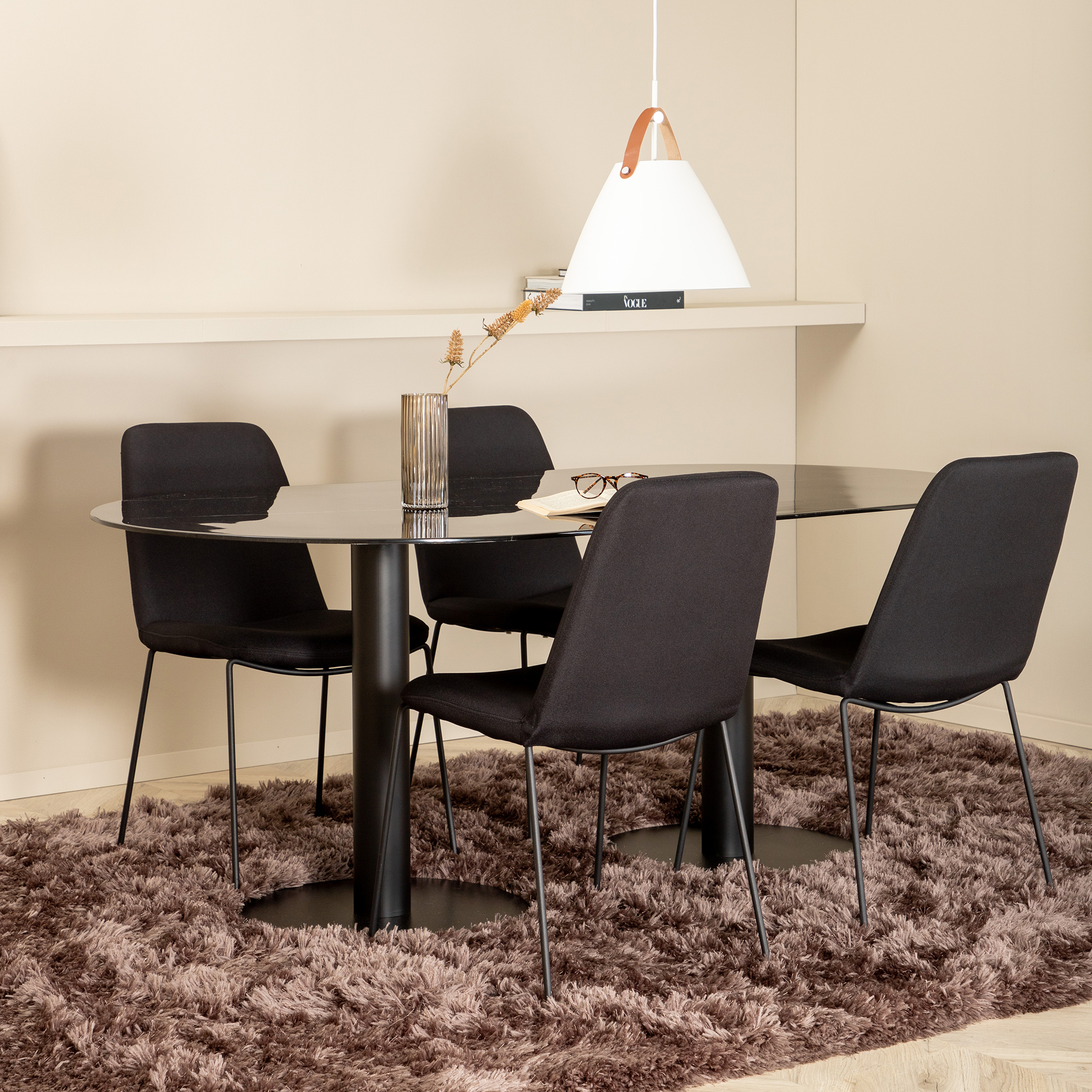 Spisegruppe Venture Home Oslo med 4 Muscot Stoler