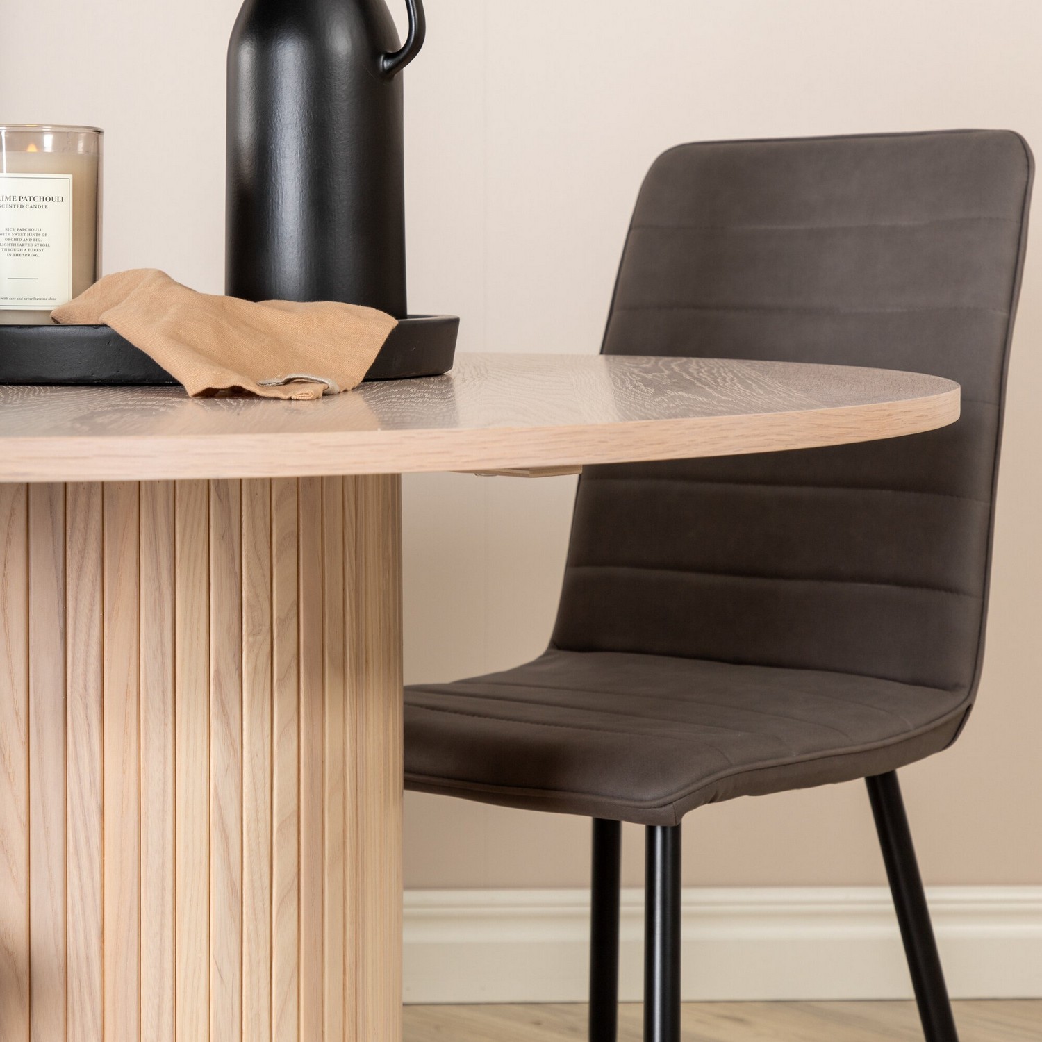 Spisegruppe Venture Home med Bianca Spisebord og 4 Walerina Spisestoler
