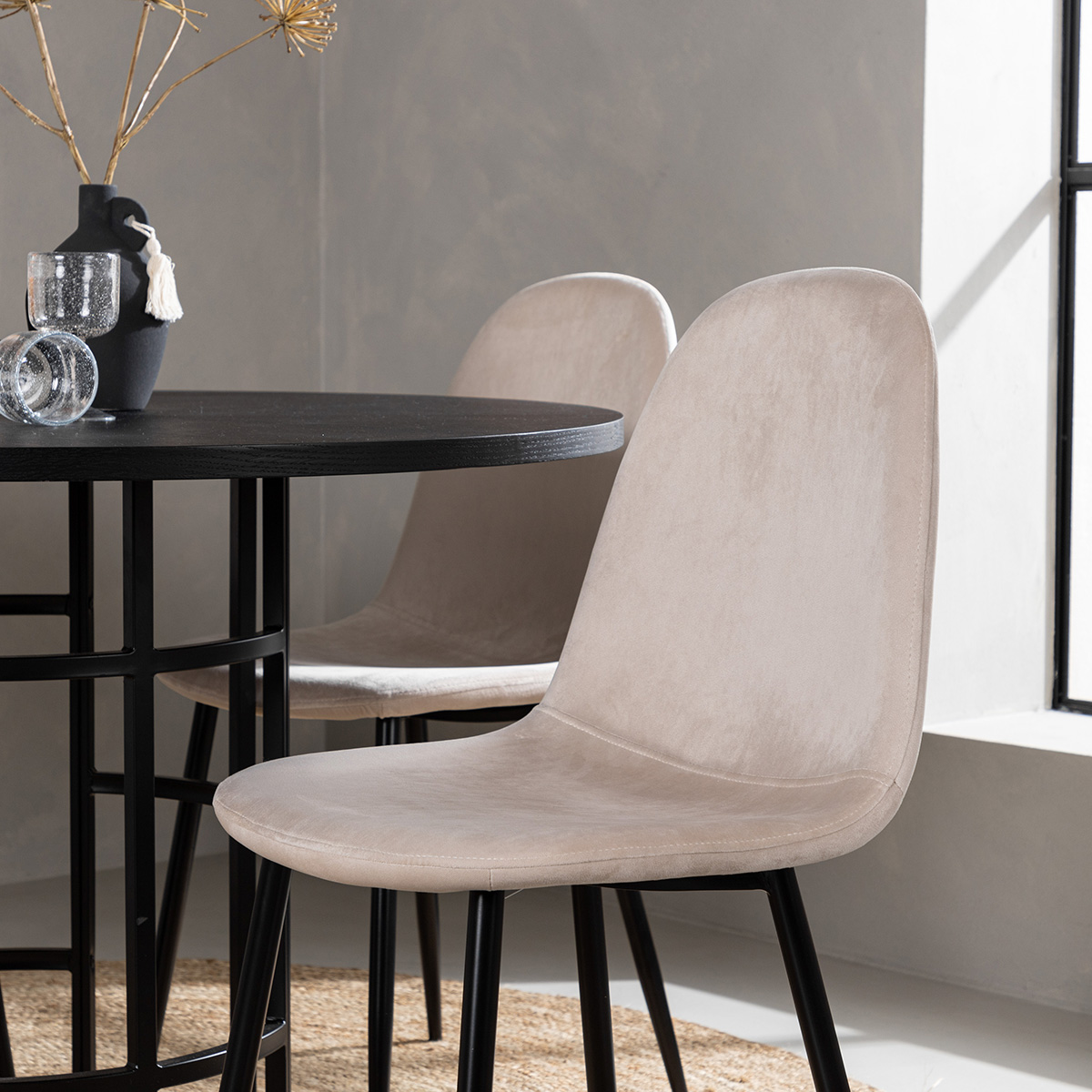 Spisegruppe Venture Home Copenhagen med 4 Polar Stoler Fløyel