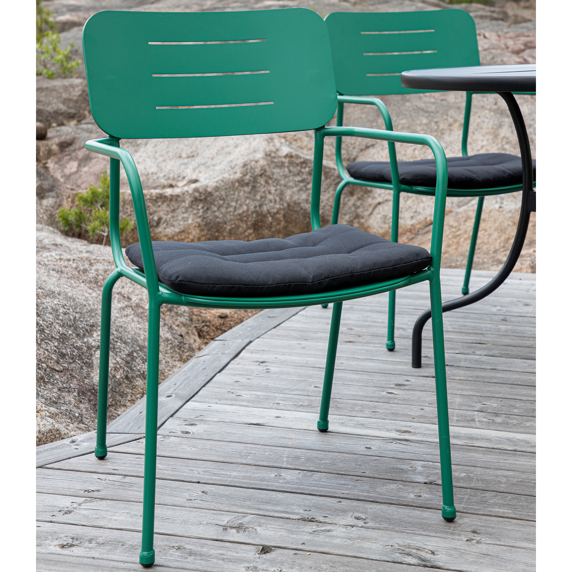 Nicke Dining chair w. armrest - Green Steel Grønn
