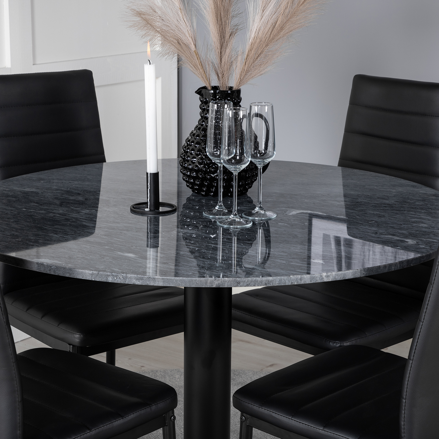 Spisegruppe Venture Home Estelle med 4 Sly Stoler Kunstlær