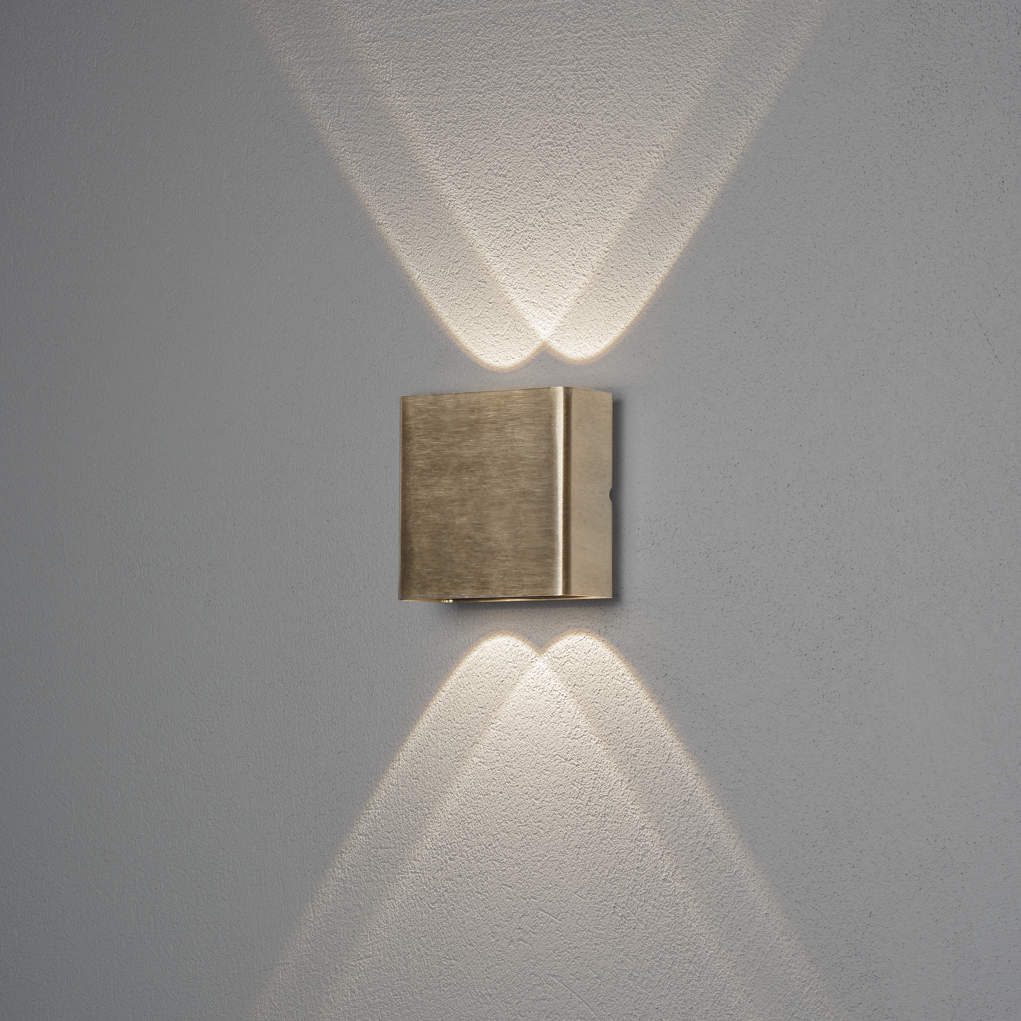 Vegglampe Gnosjö Konstsmide Cheri Messing