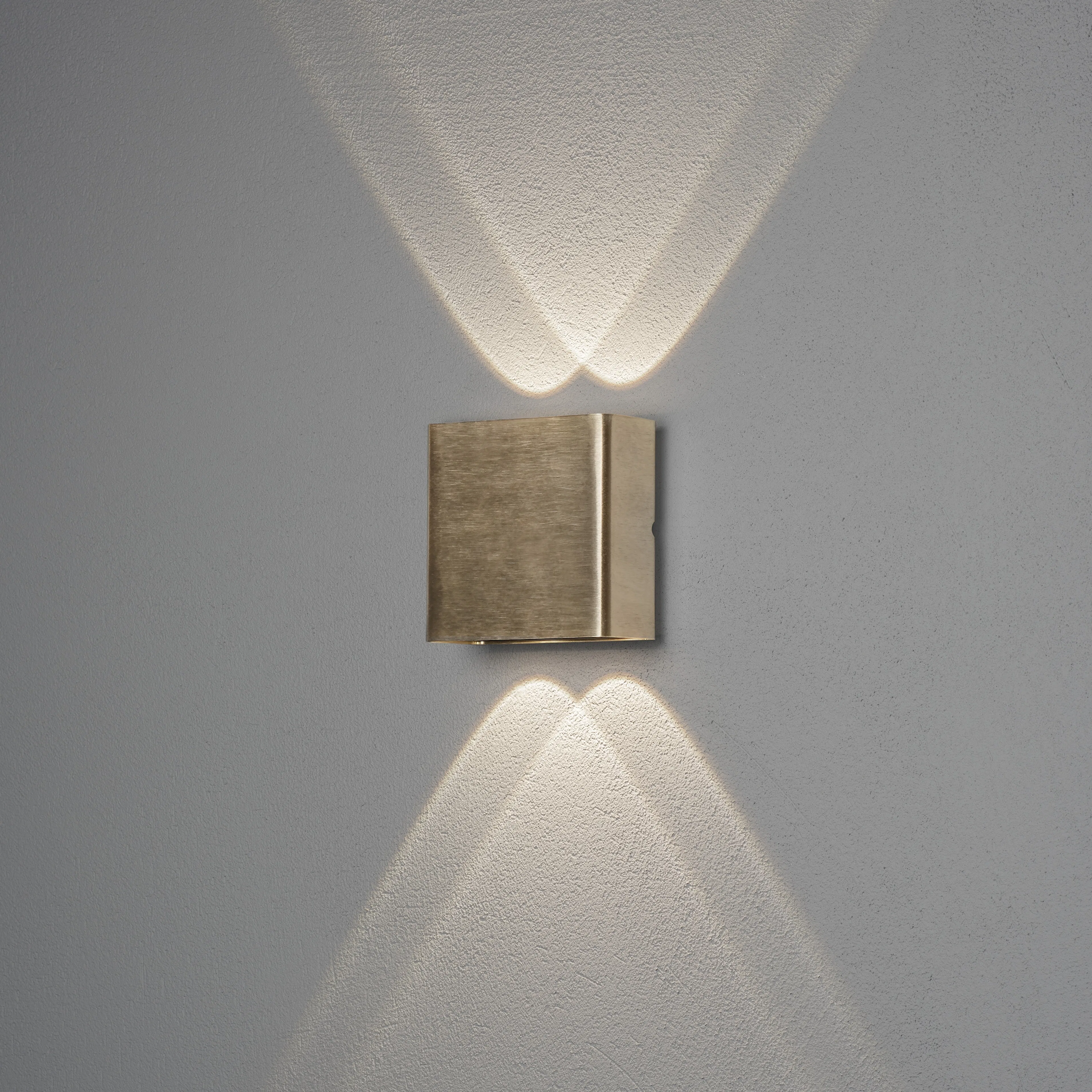 Vegglampe Gnosjö Konstsmide Cheri Messing