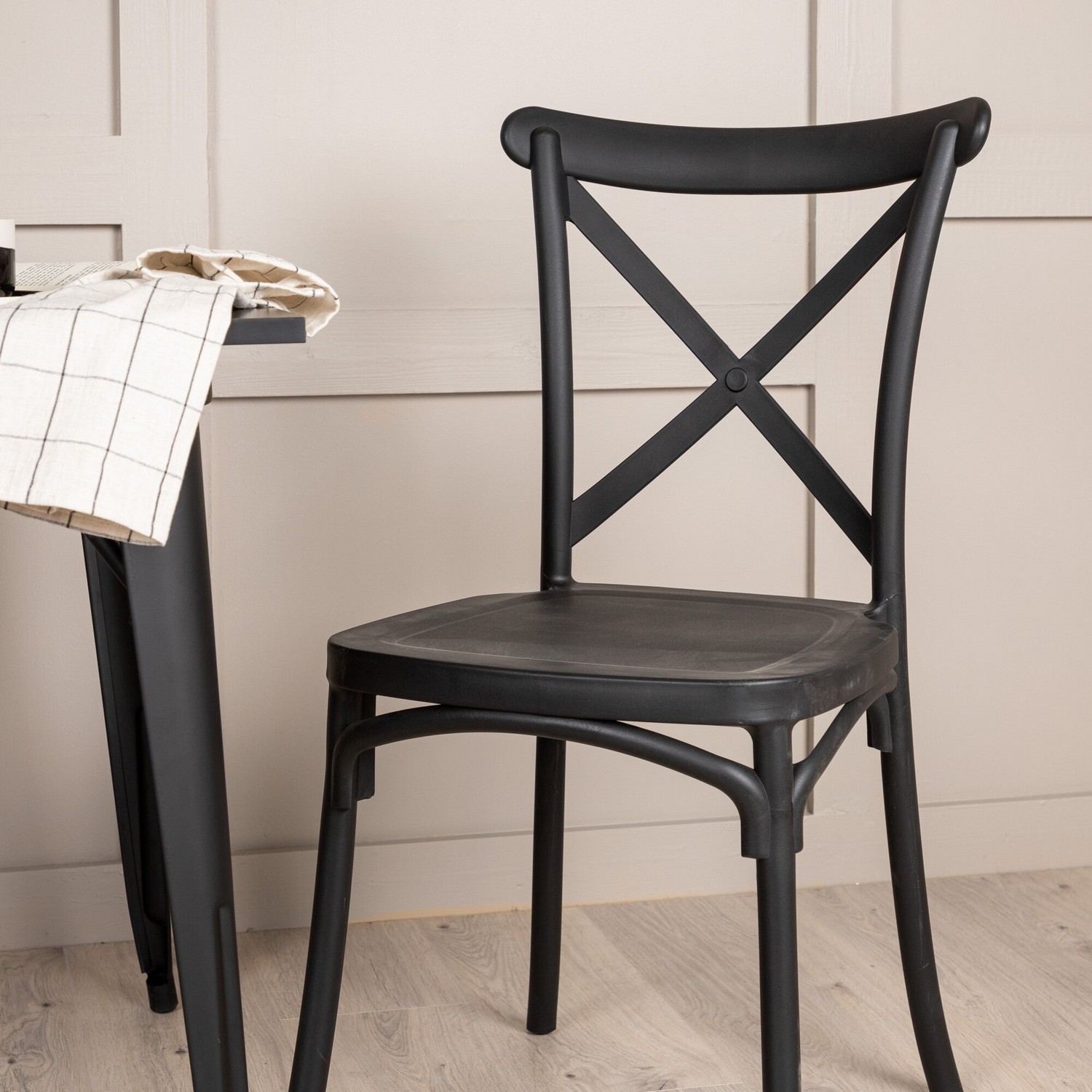 Spisegruppe Venture Home Tempe med 2 Crosett Stoler