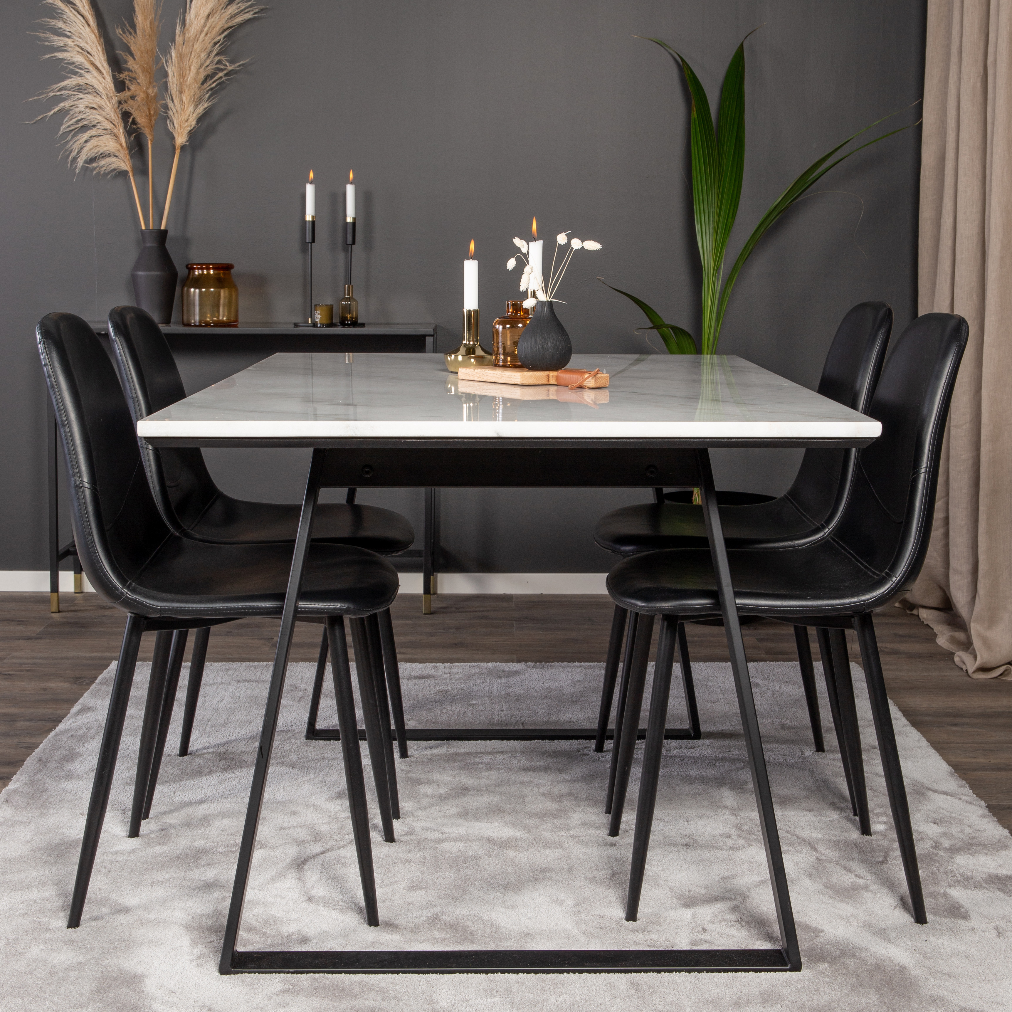 Spisegruppe Venture Home Estelle 140 med 4 Pobbie Stoler Lær