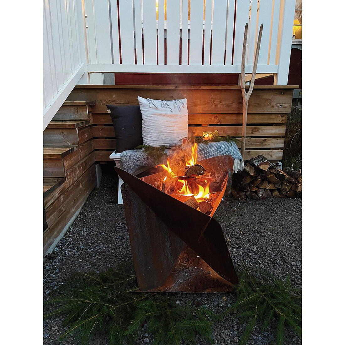 Bålpanne Jabo Triangel Inkl Fat Corten 64x64x54 cm