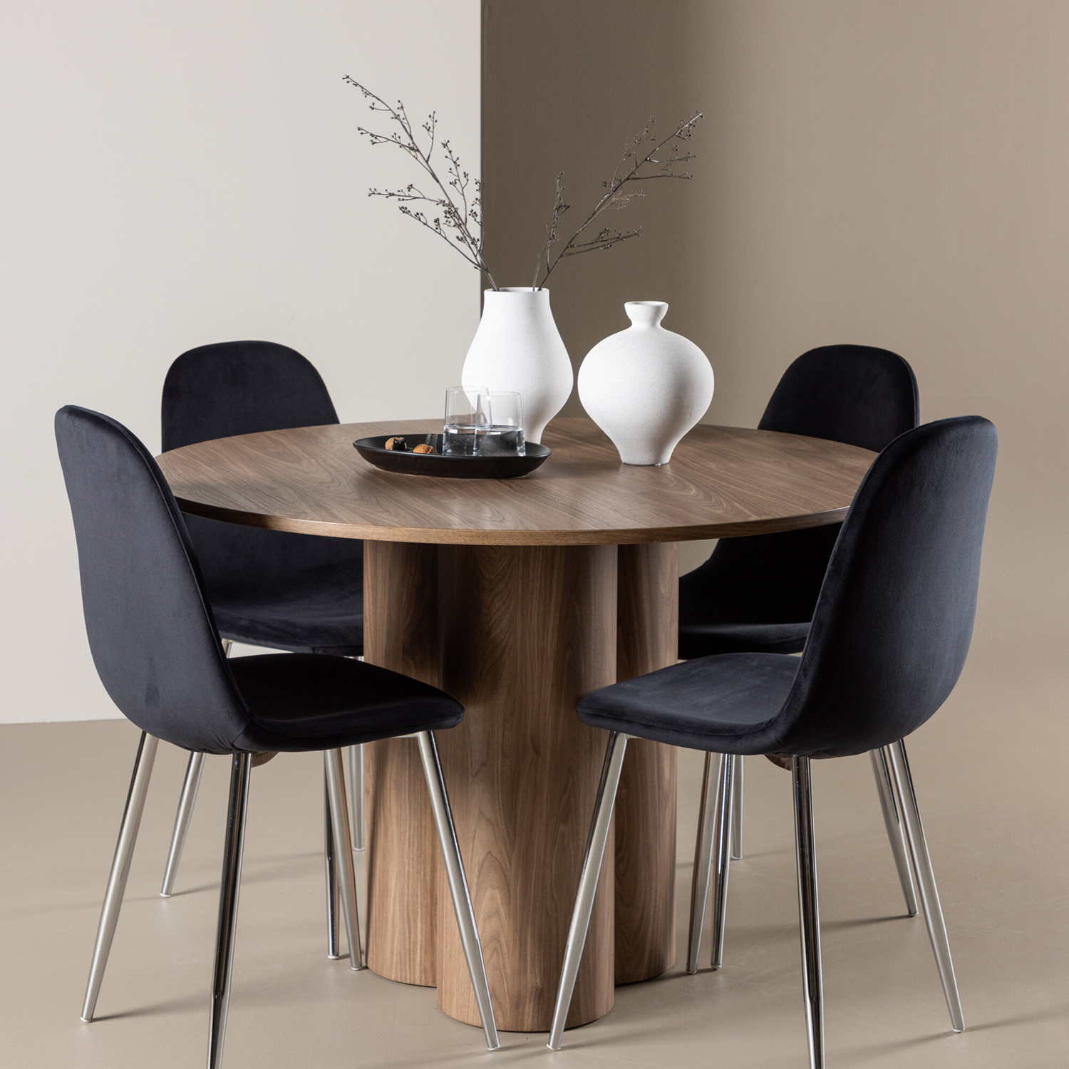 Spisegruppe Venture Home Olivia Ø110 med 4 stk Polar Stoler Fløyel