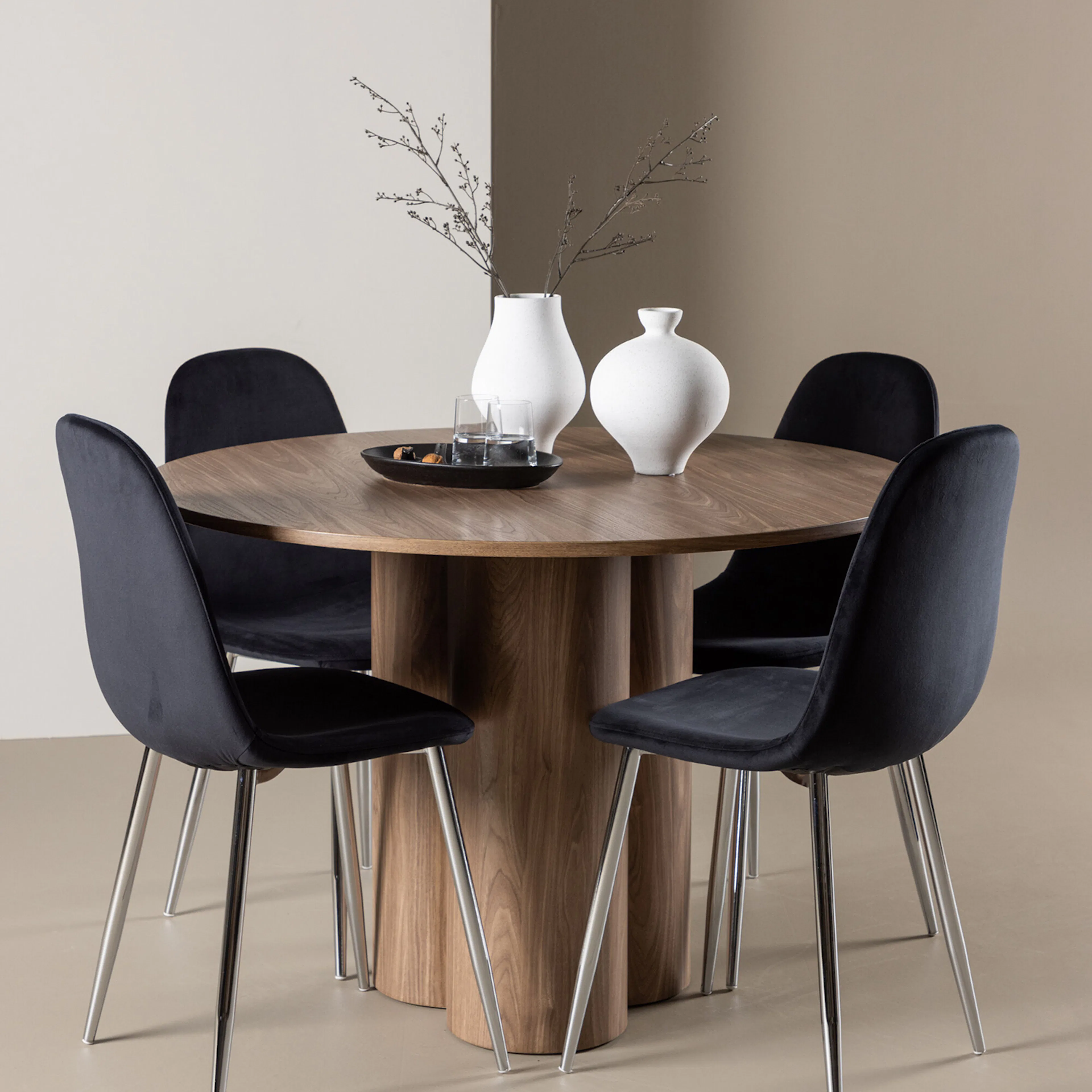 Spisegruppe Venture Home Olivia Ø110 med 4 stk Polar Stoler Fløyel
