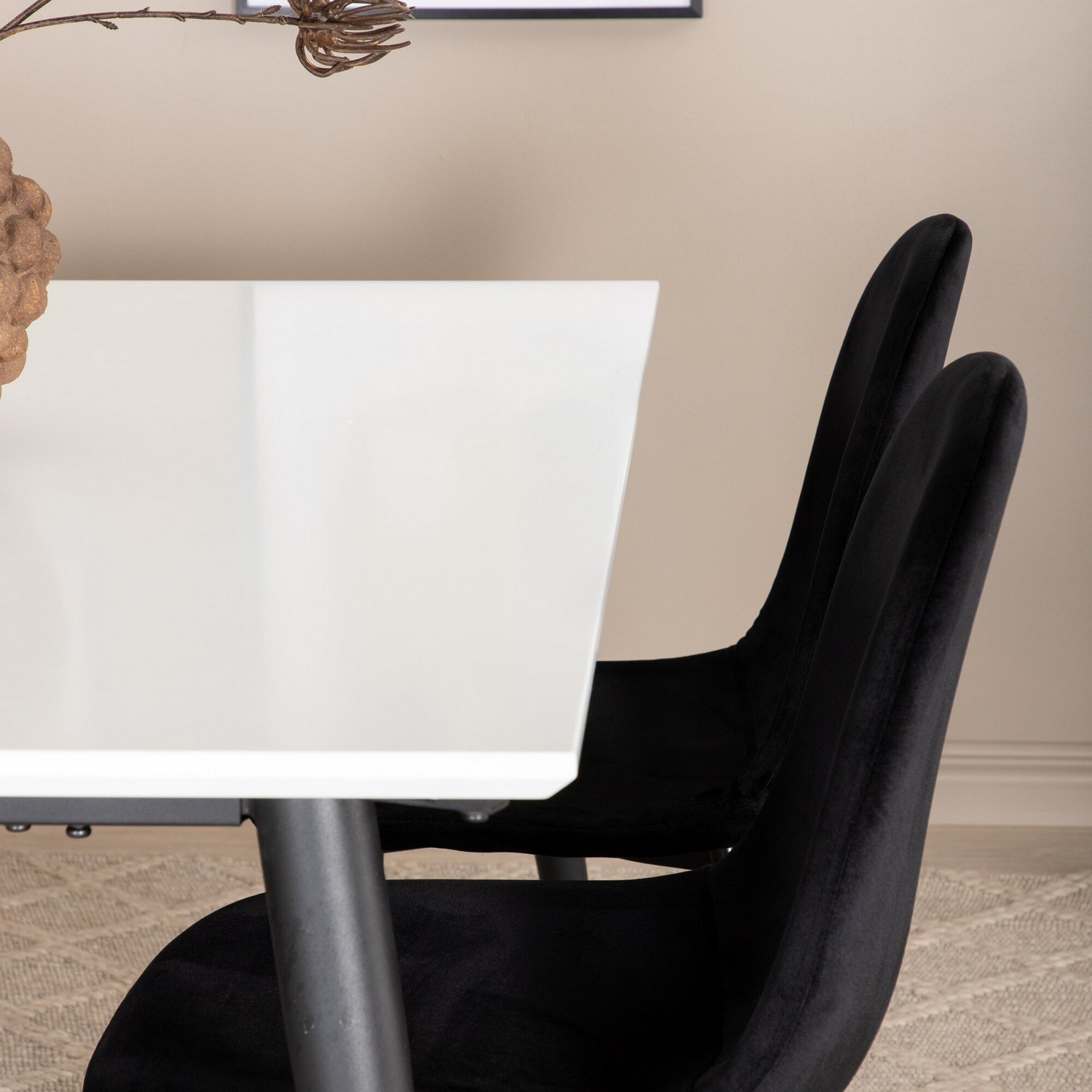 Spisegruppe Venture Home Jolie med 4 Pobbie Stoler Metall