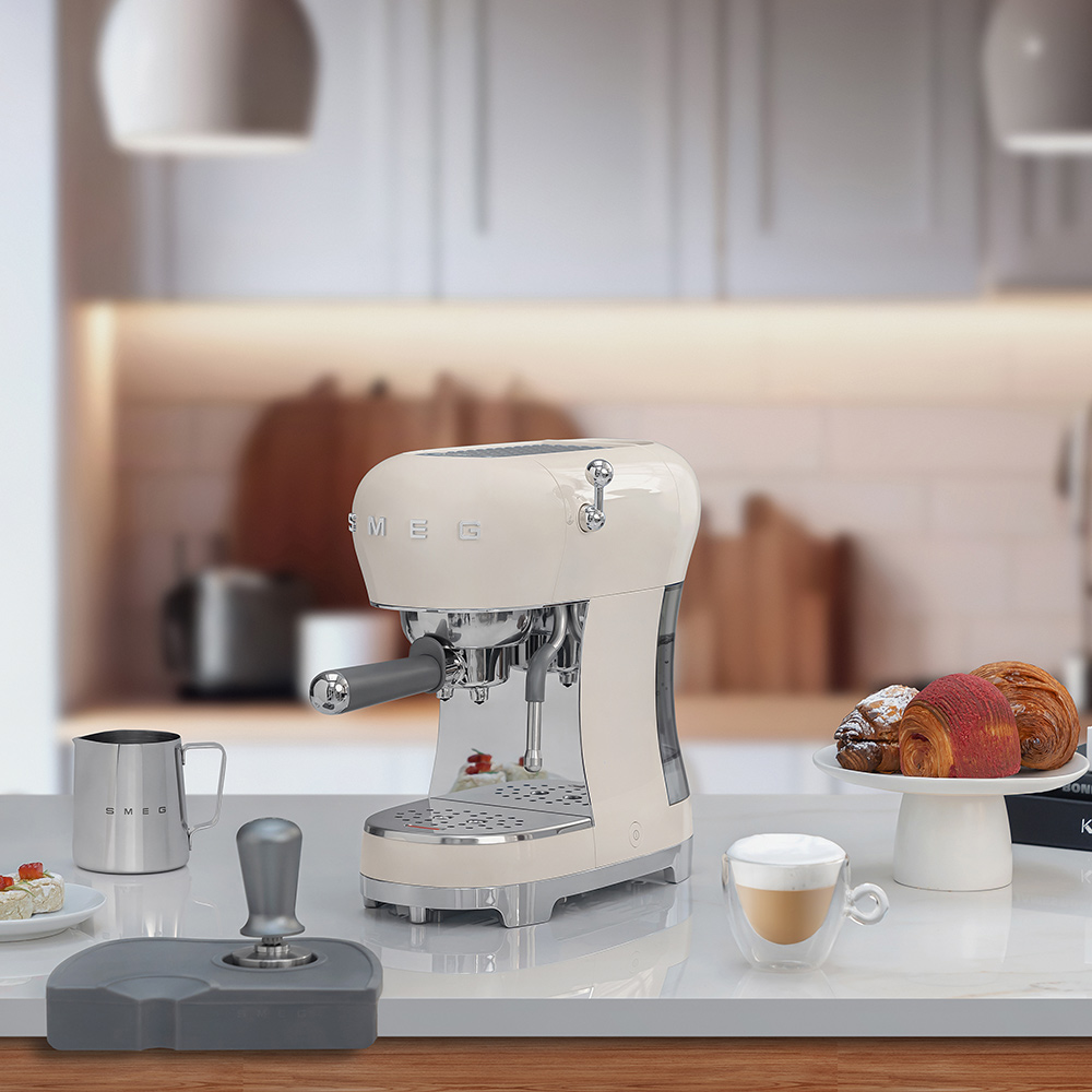 Smeg espressomaskin ECF02CREU Crème