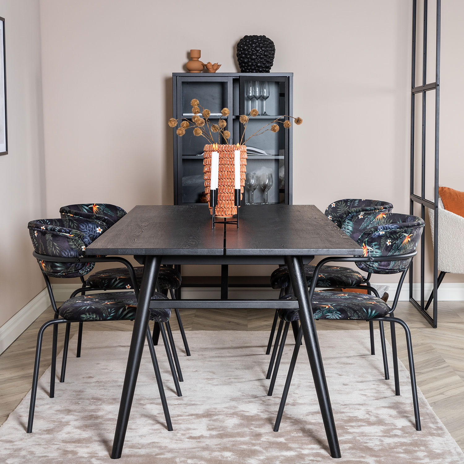 Spisegruppe Venture Home Sleek med 4 Arrow Stoler