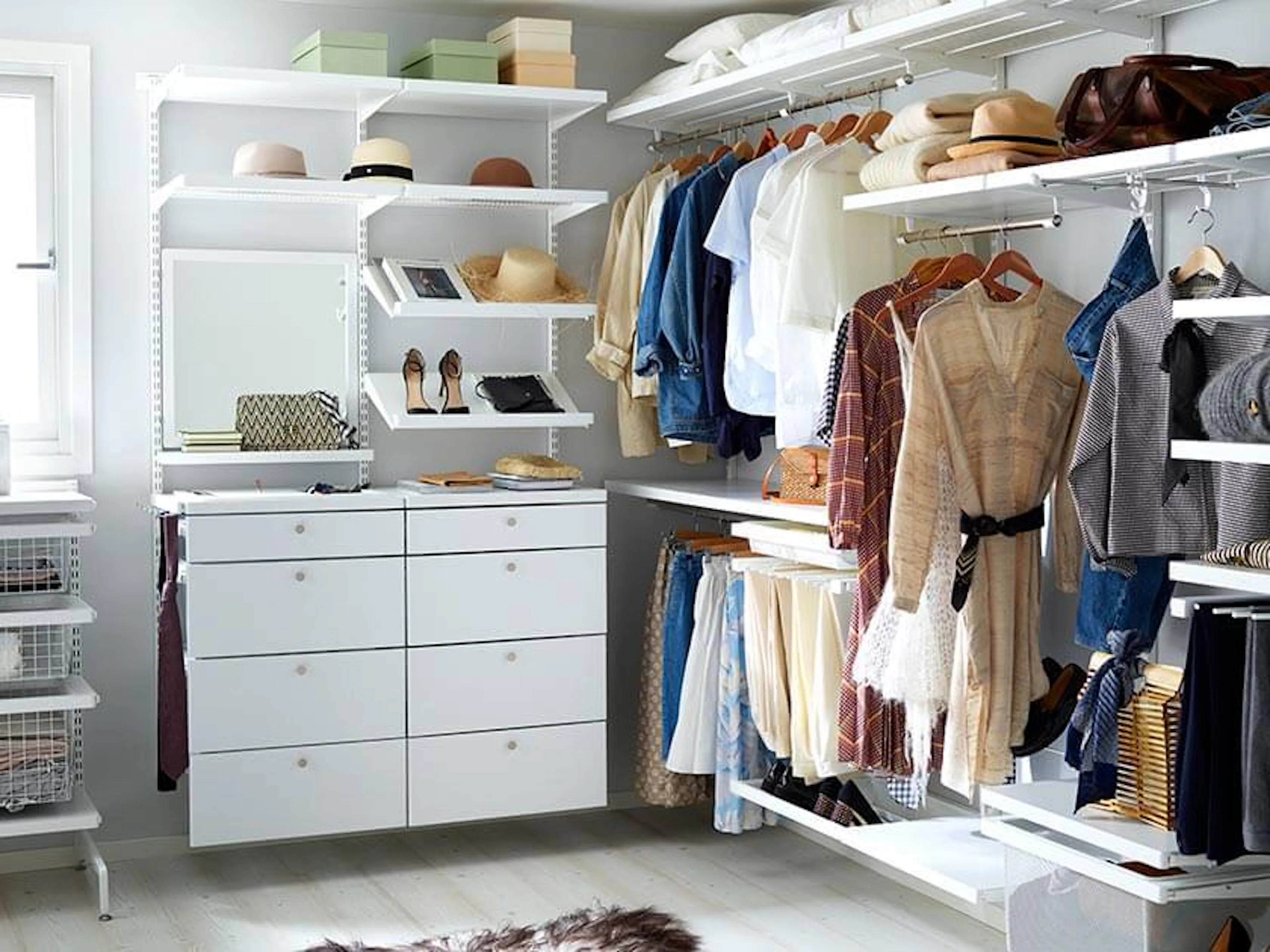 Smarte løsninger og inspirasjon til å bygge en walk-in-closet