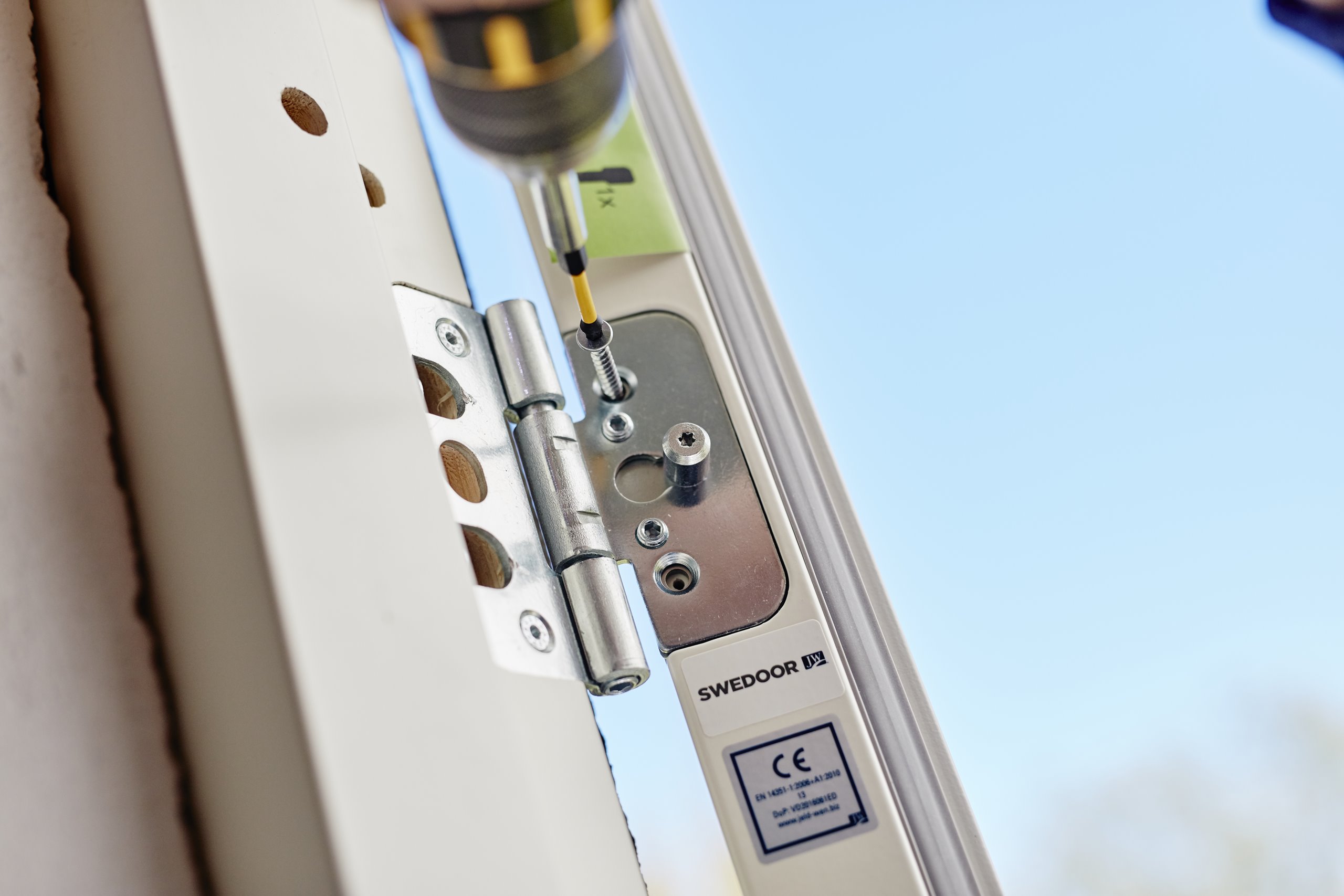 montere ytterdør selv