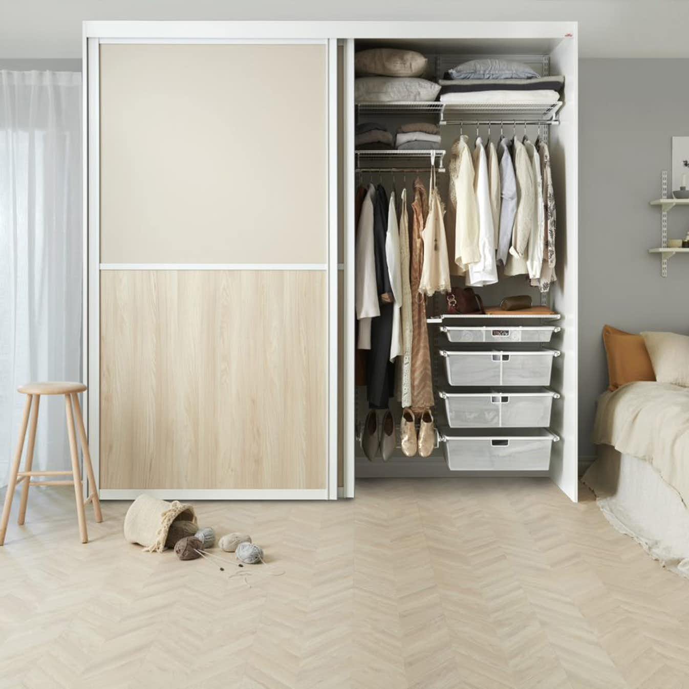 rimelig skyvedørsgarderobe elfa