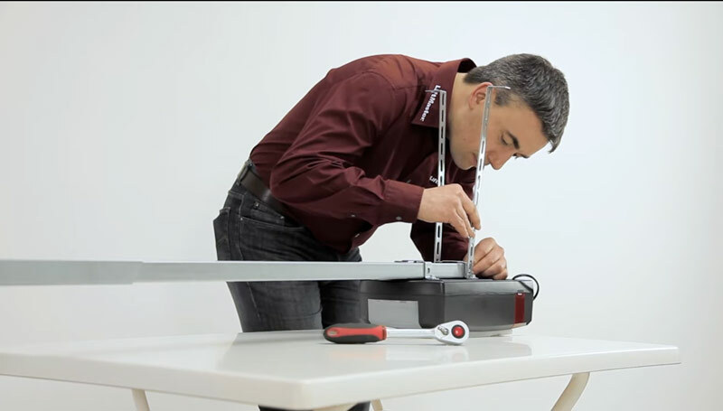 Installasjon av portåpner til garasje