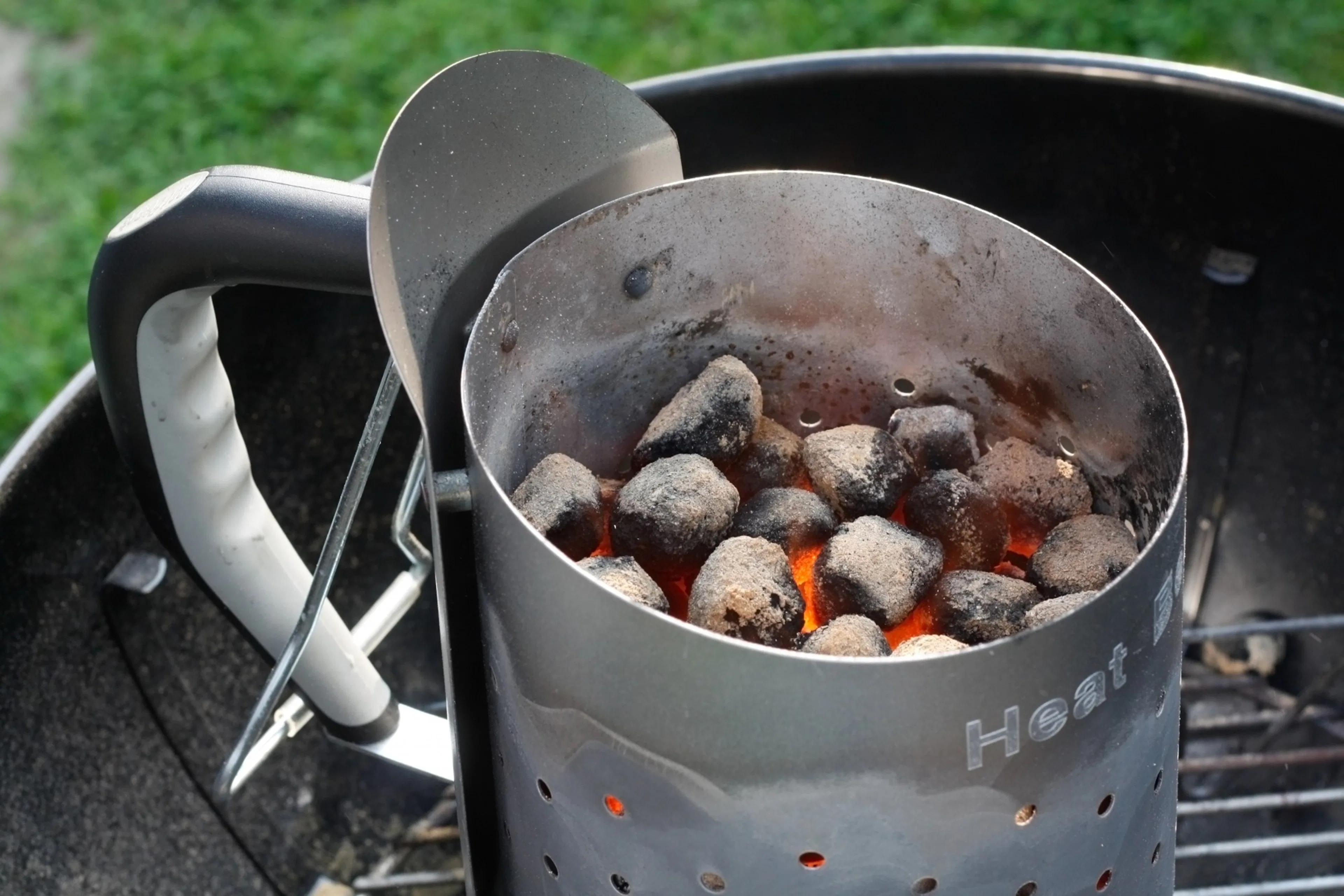 Tenne grillen – 3 forskjellige måter å tenne en kullgrill
