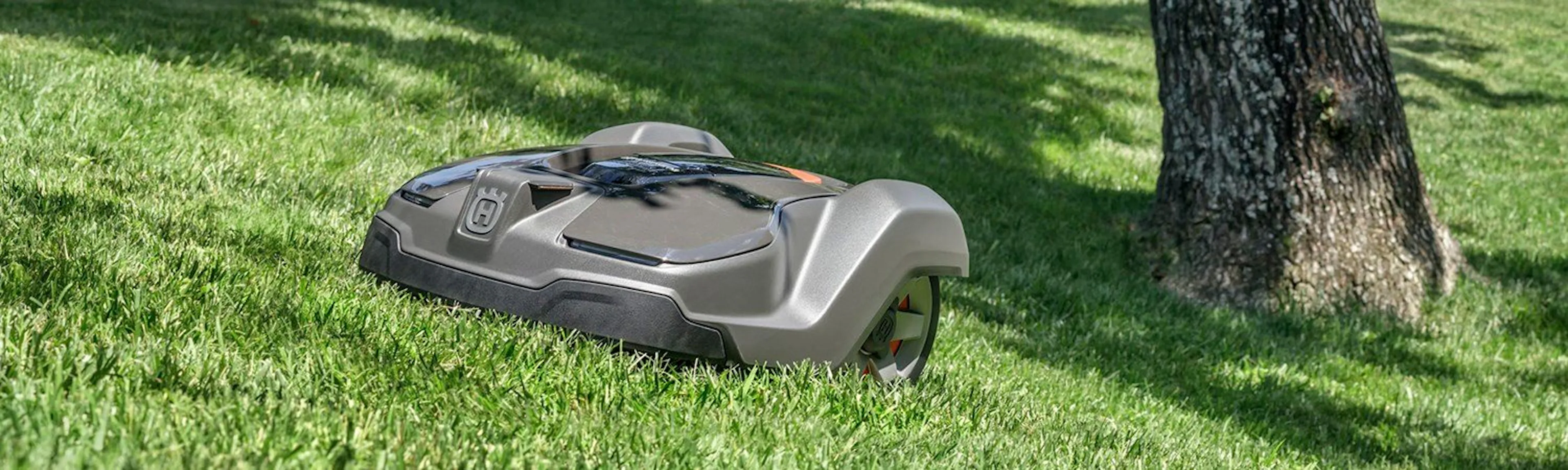 Robotgressklipper best i test for store områder 2026: Vi sammenligner robotgressklippere som takler helling