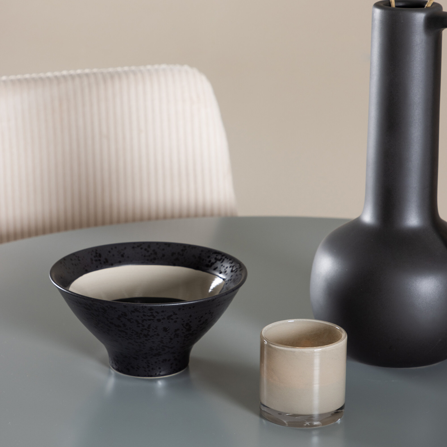 Spisegruppe Venture Home Plaza Ø100 med 4 stk Leone Stoler