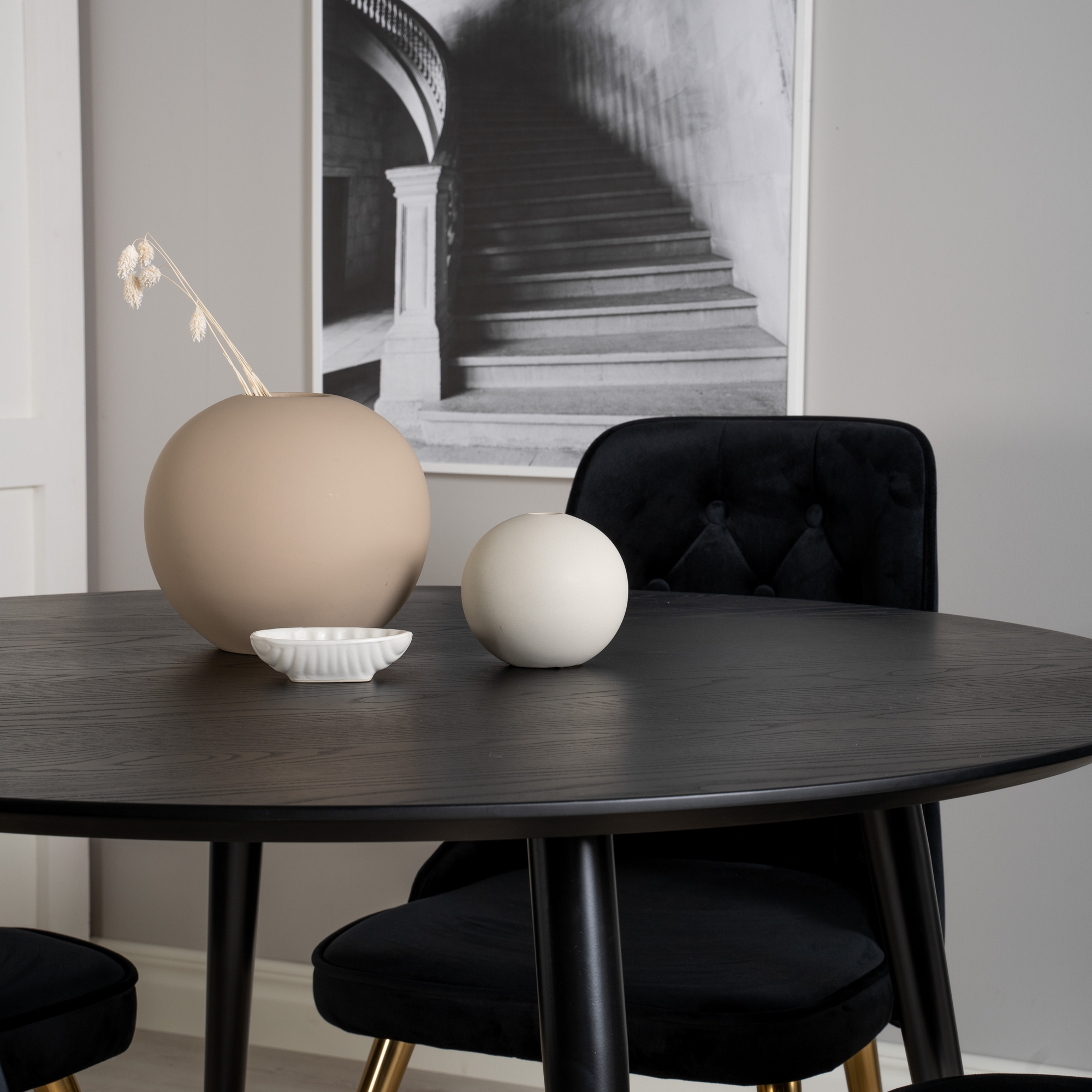 Spisegruppe Venture Home Dipp Ø115 cm med 4 Velvet Deluxe Stoler