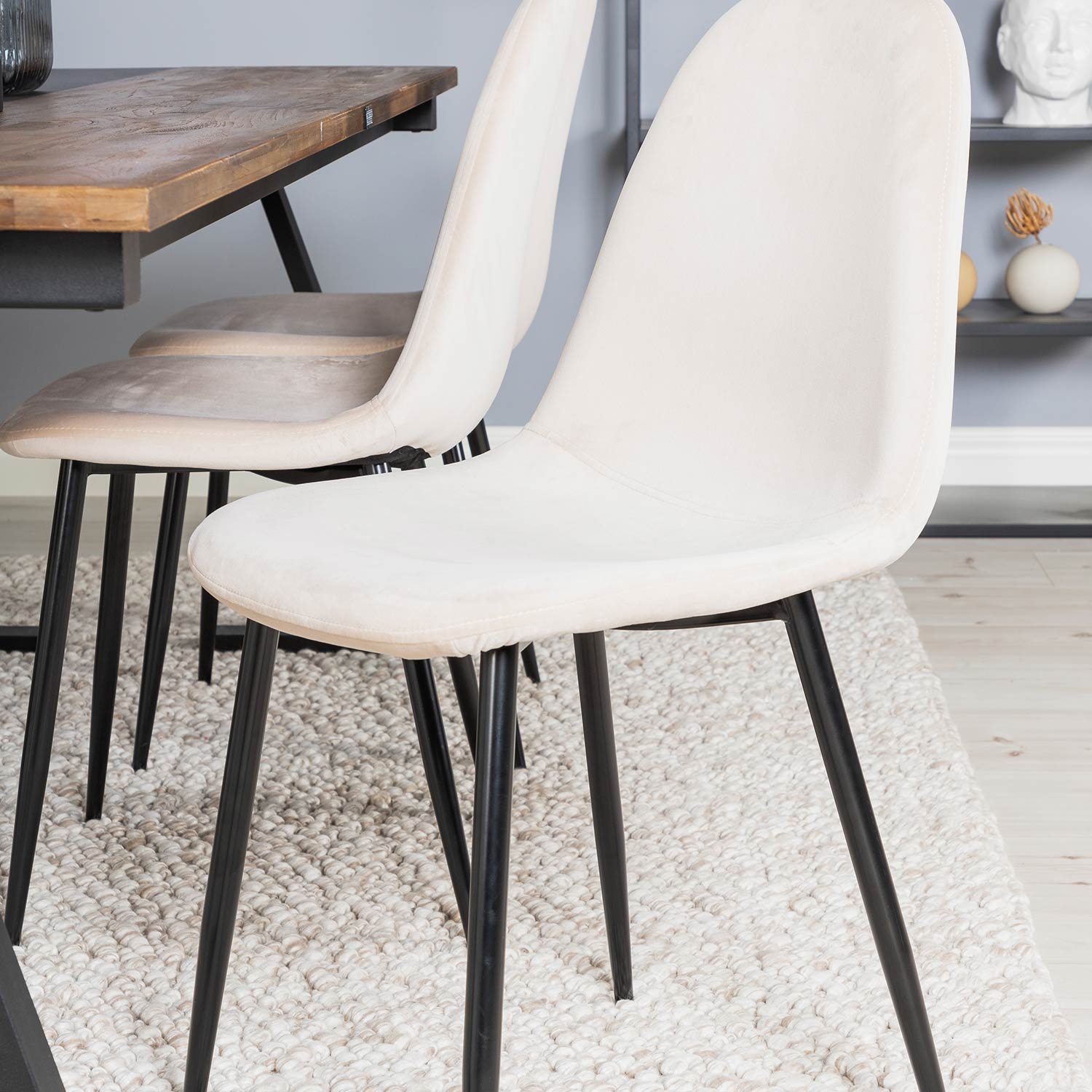 Spisegruppe Venture Home Jane med 6 Pobbie Stoler Fløyel
