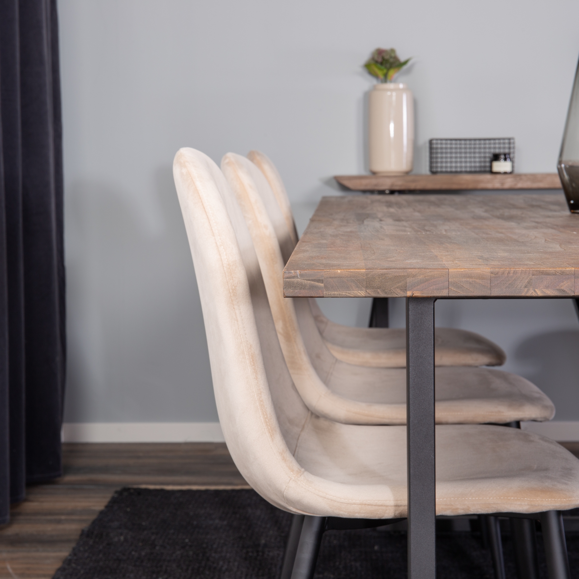 Spisegruppe Venture Home Peo med 6 Pobbie Stoler Fløyel