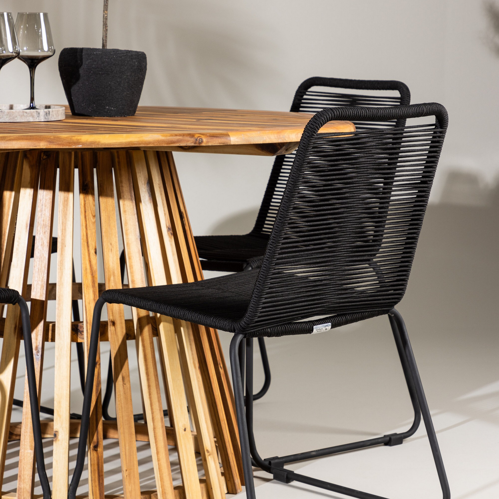 Hagegruppe Venture Home Lumpur med 4 Lindos Stoler