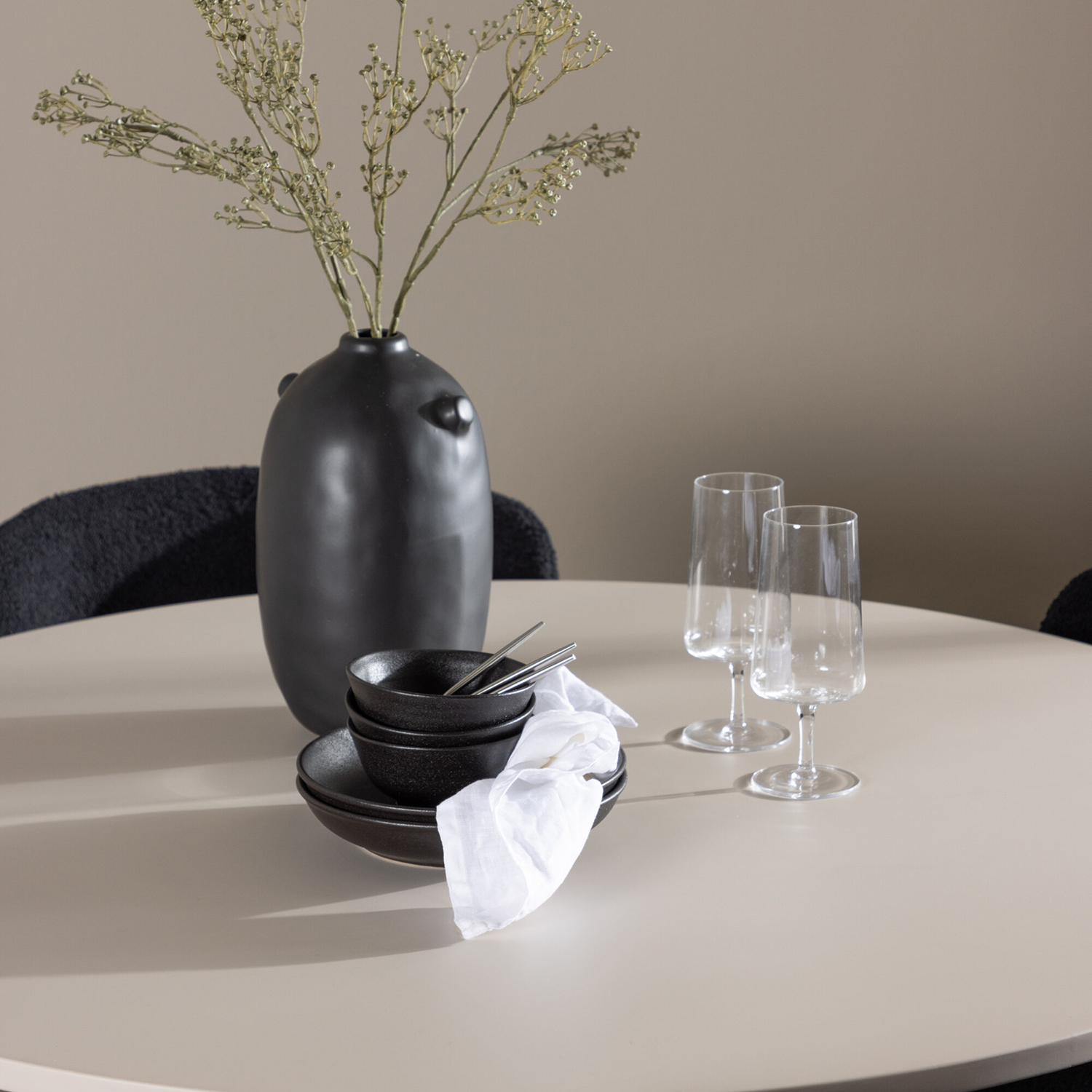 Spisegruppe Venture Home Olivia Ø110 med 4 stk Modesto Stoler