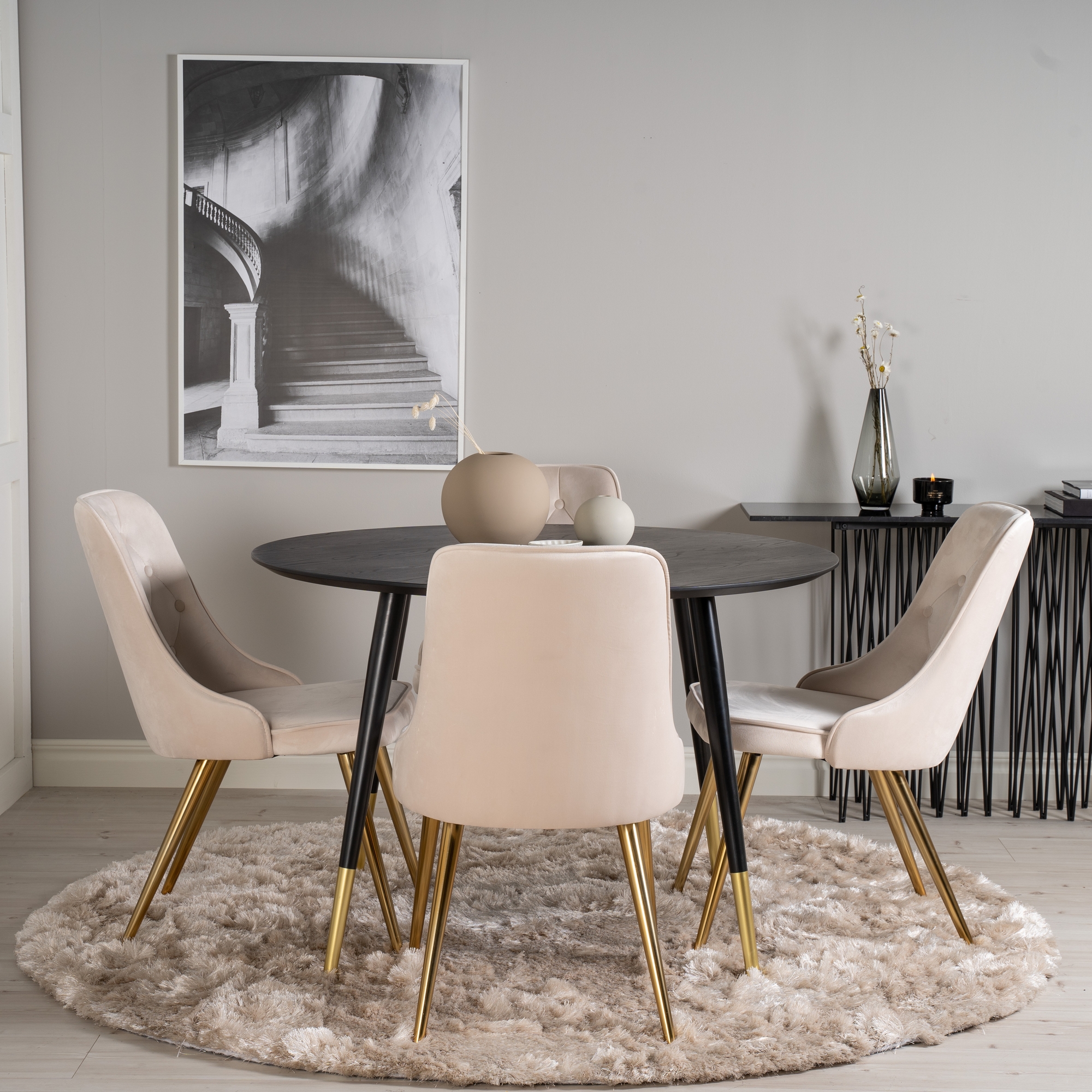 Spisegruppe Venture Home Dipp Ø115 cm med 4 Velvet Deluxe Stoler