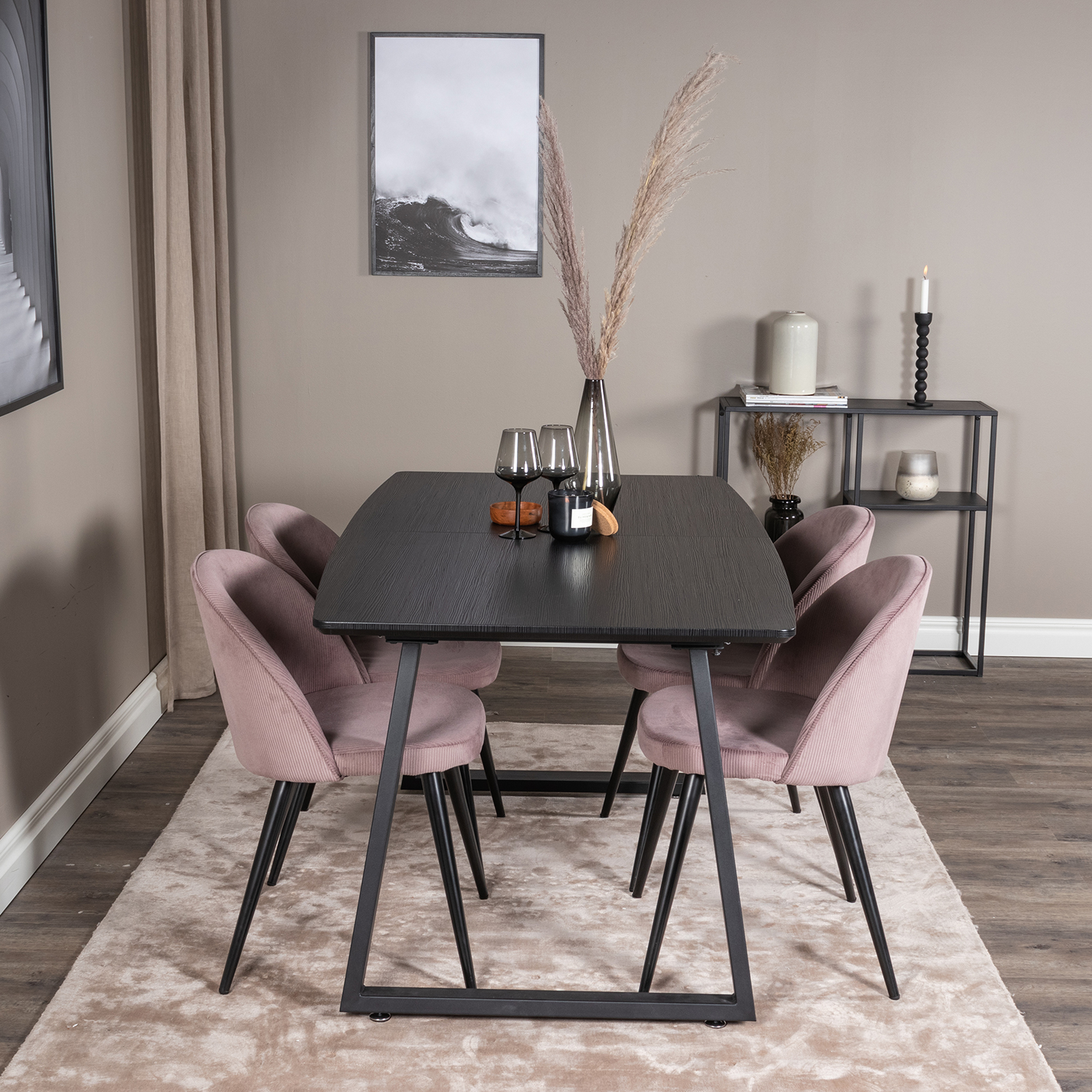 Spisegruppe Venture Home Ina med 4 Valentina Stoler Manchester