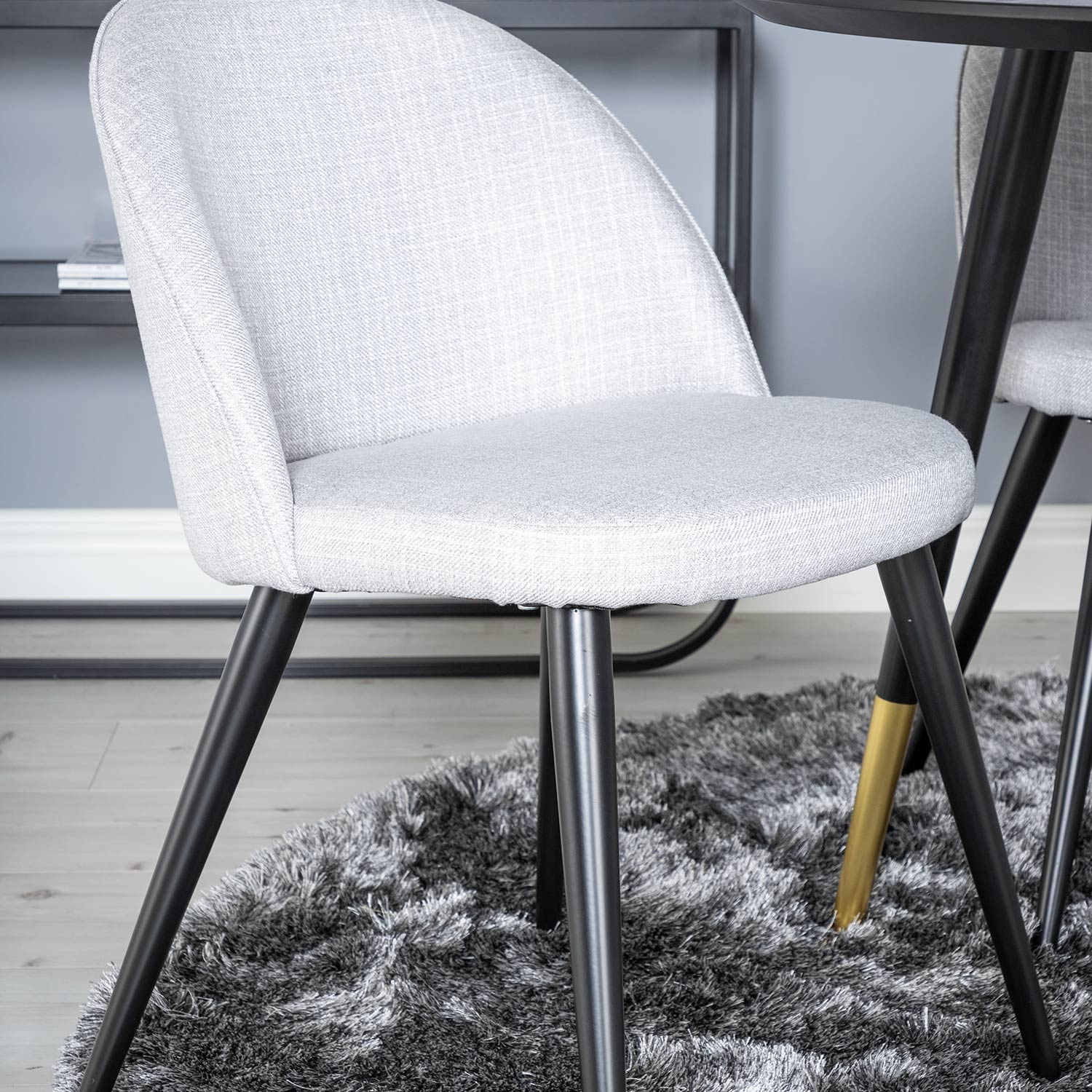 Spisegruppe Venture Home Dipp Ø115 cm med 4 Velvet Stoler