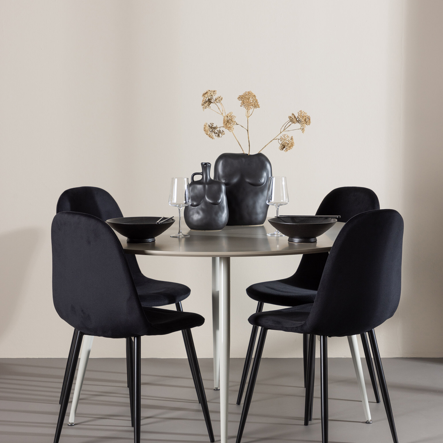 Spisegruppe Venture Home Plaza Ø120 med 4 stk Polar Stoler Fløyel