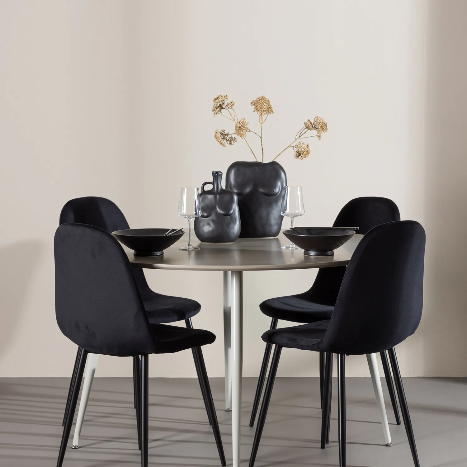 Spisegruppe Venture Home Plaza Ø120 med 4 stk Polar Stoler Fløyel