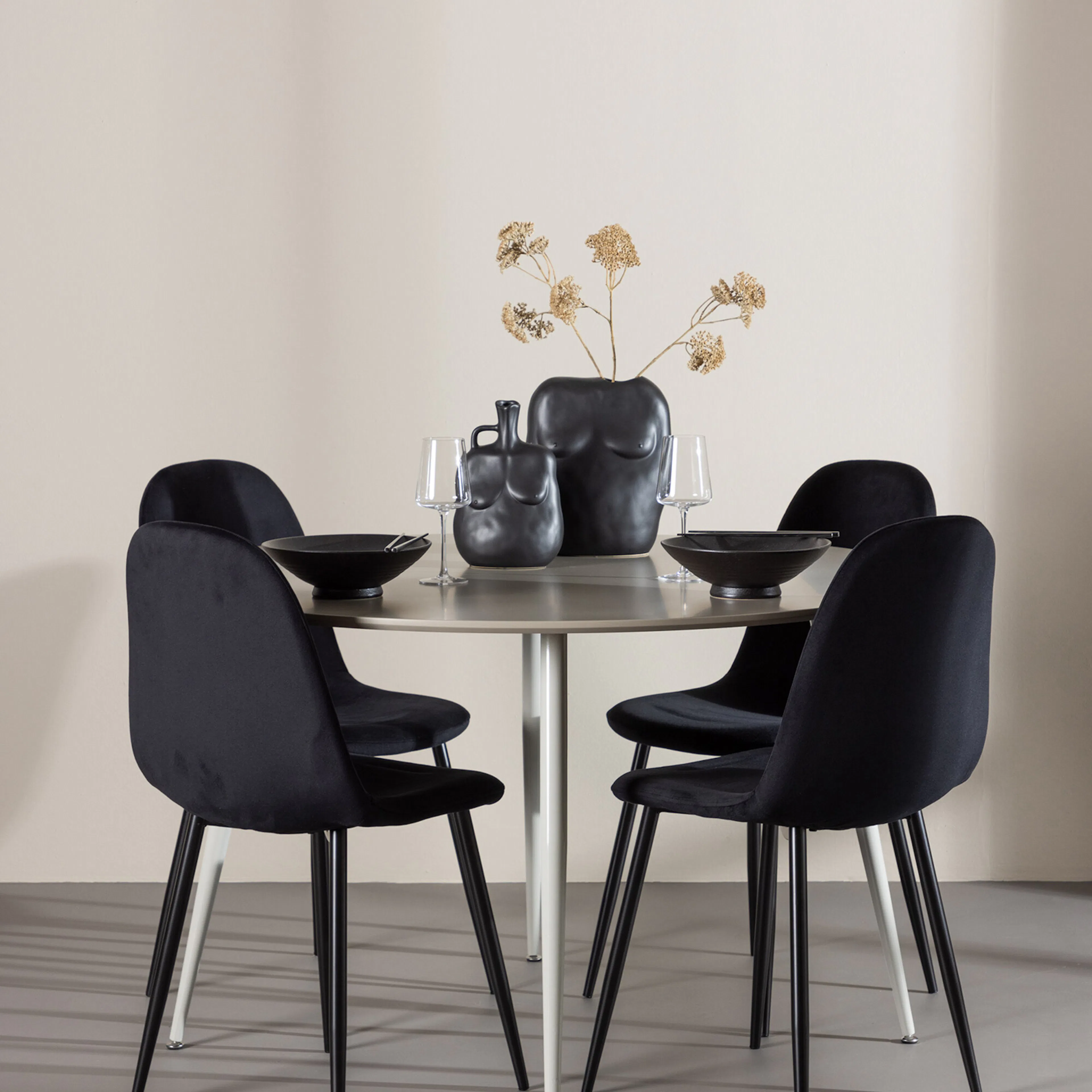 Spisegruppe Venture Home Plaza Ø120 med 4 stk Polar Stoler Fløyel