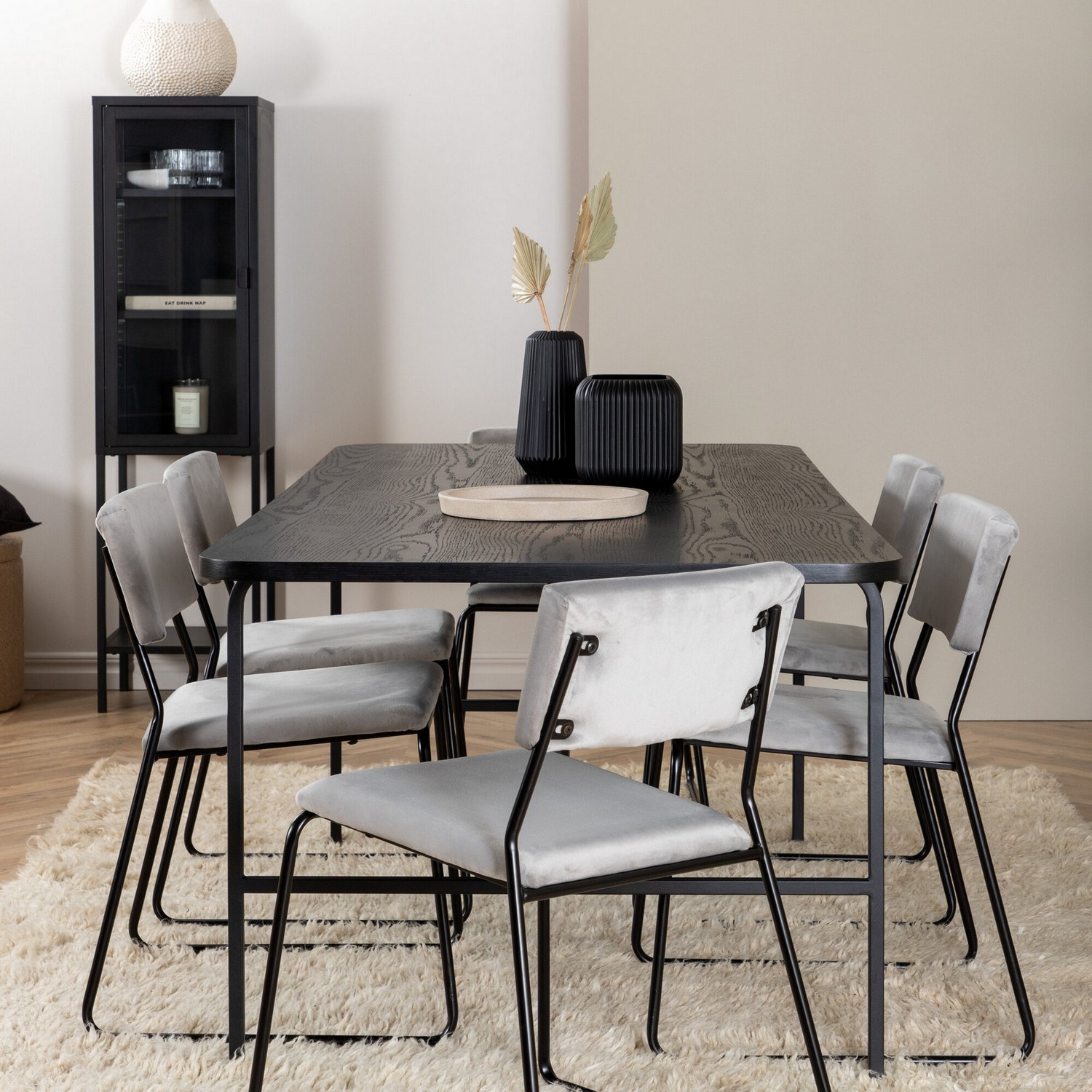 Spisegruppe Venture Home Chicago Spisebord og Kungshamn Spisestol Sort